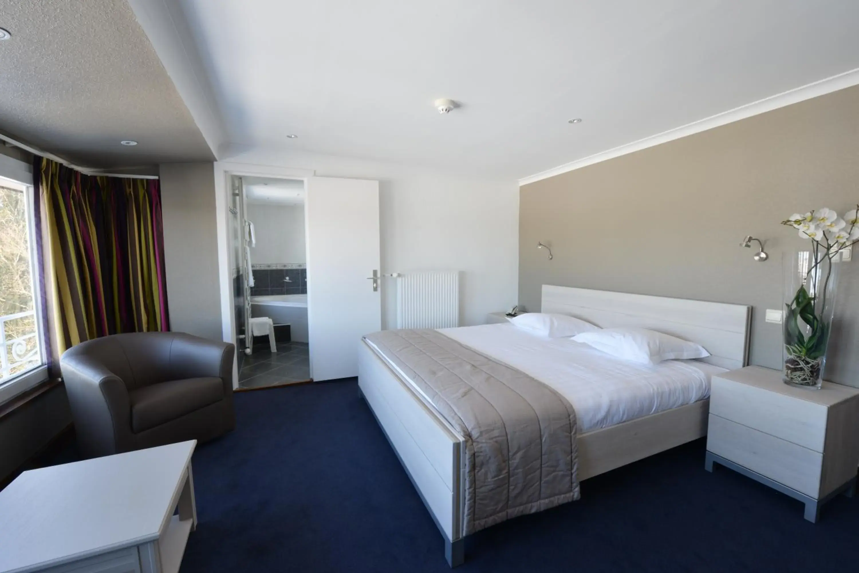 Deluxe Double Room with Garden View in Hotel des Ardennes Deluxe Double Room with Garden View in Hotel des Ardennes