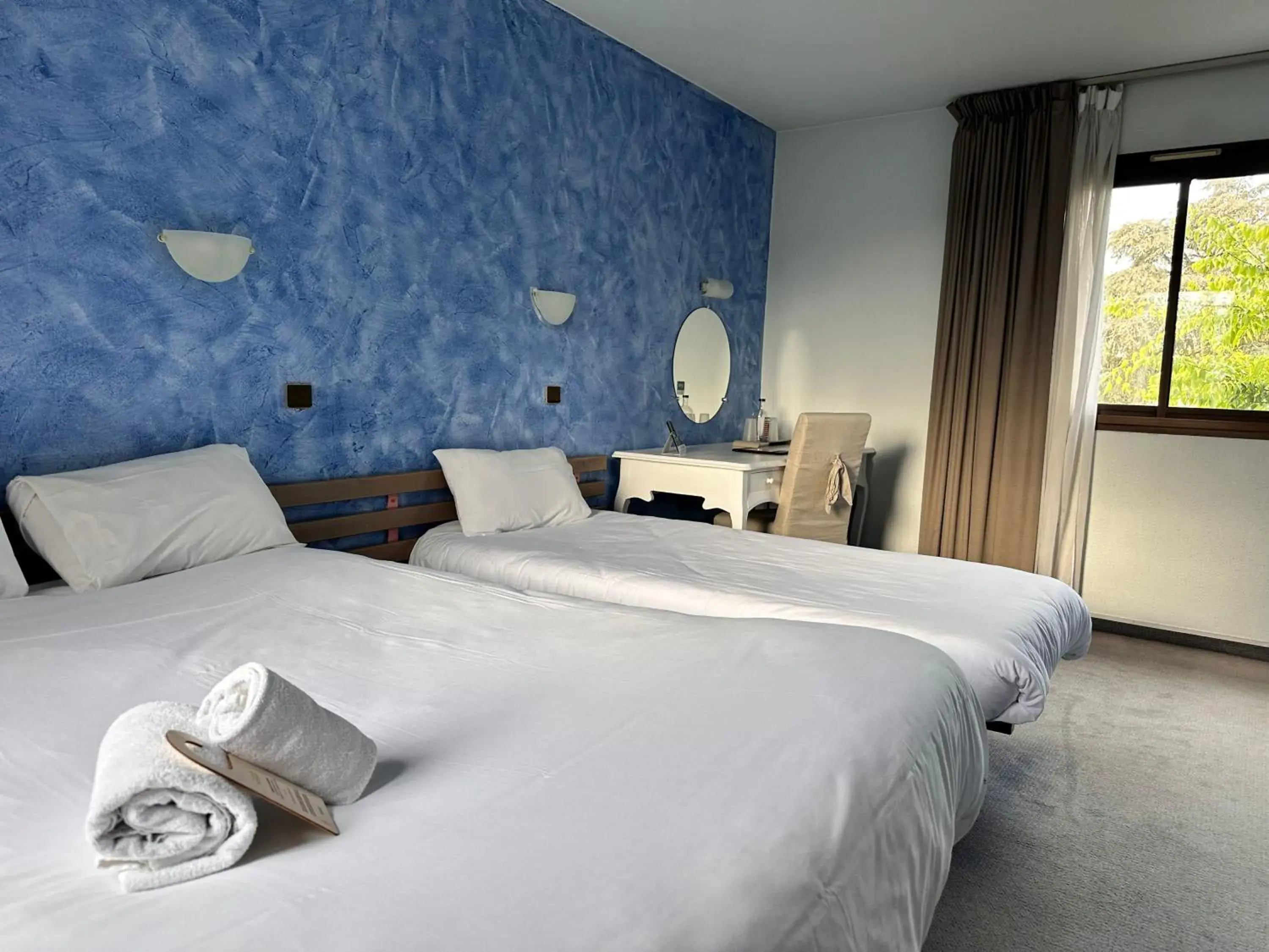 Triple Room in Logis hotel Noemys Gradignan Triple Room in Logis hotel Noemys Gradignan