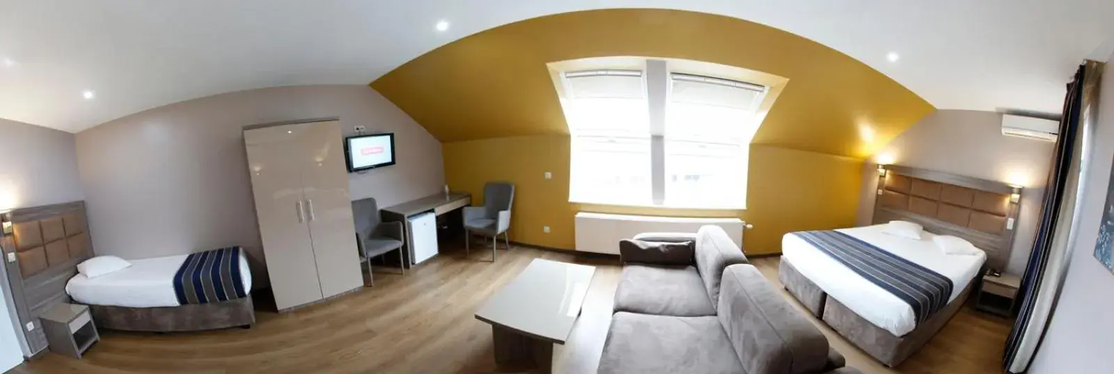 Deluxe Family Room in Hotel Midi-Zuid Deluxe Family Room in Hotel Midi-Zuid