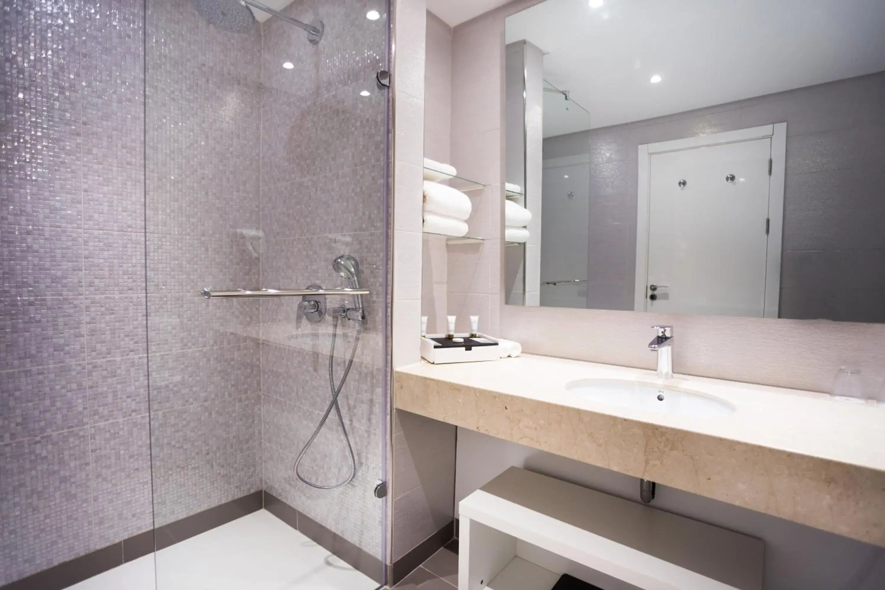 Superior Queen Room in Golden Tulip Le Diplomate Superior Queen Room in Golden Tulip Le Diplomate