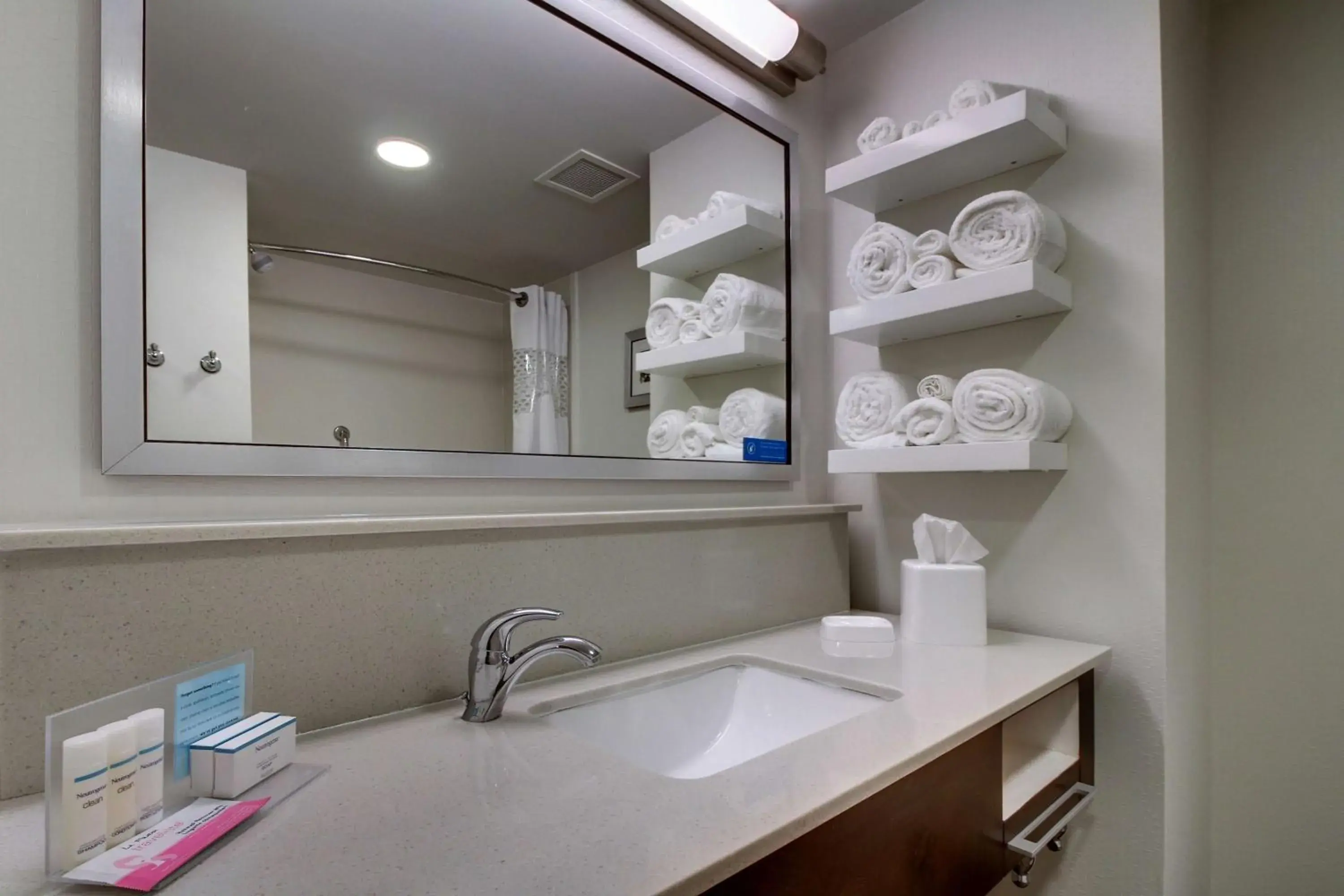 King Room with Sofa Bed - Hearing Accessible/Non-Smoking in Hampton Inn & Suites Cordele King Room with Sofa Bed - Hearing Accessible/Non-Smoking in Hampton Inn & Suites Cordele