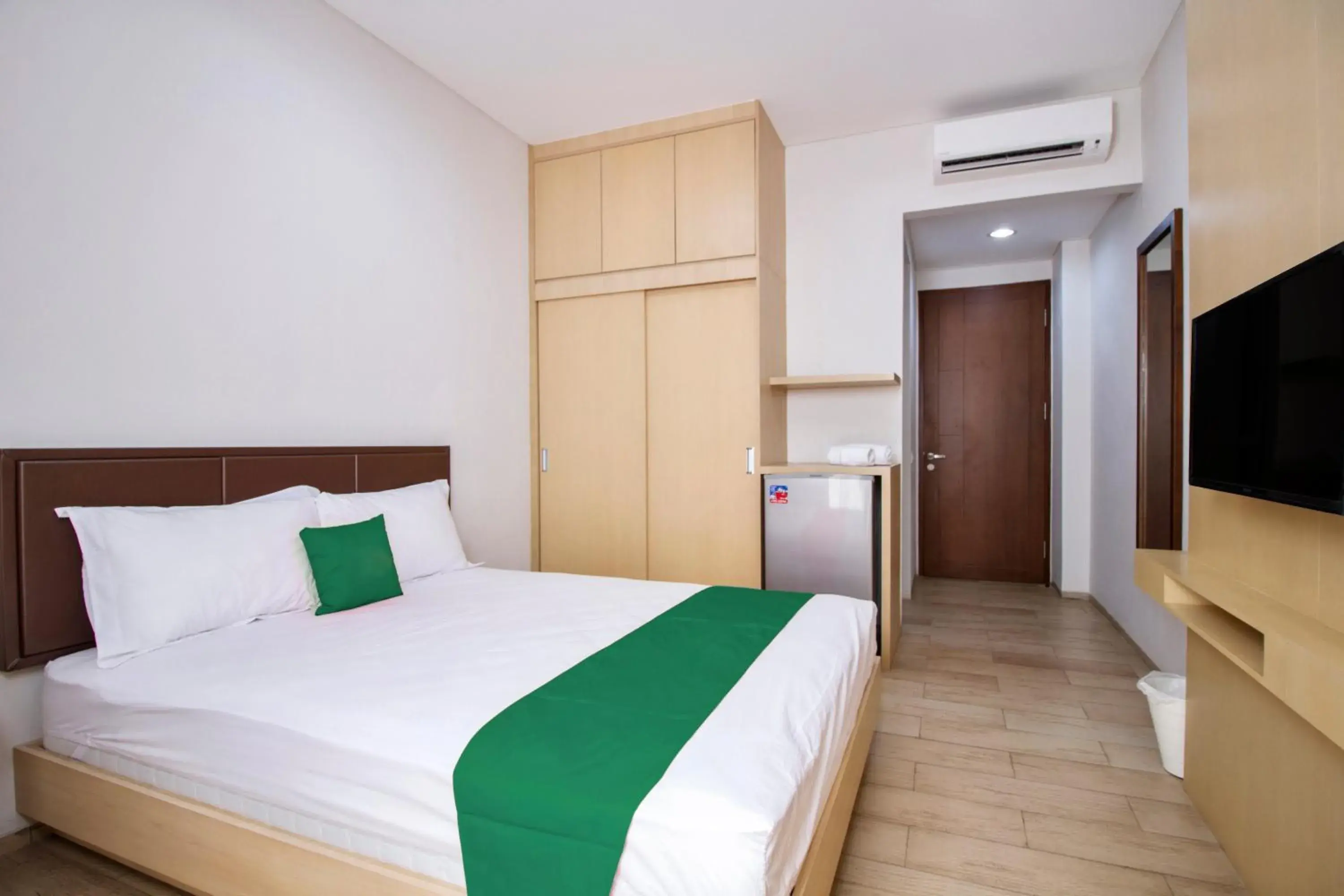 Double Room in Mk House Scbd Double Room in Mk House Scbd