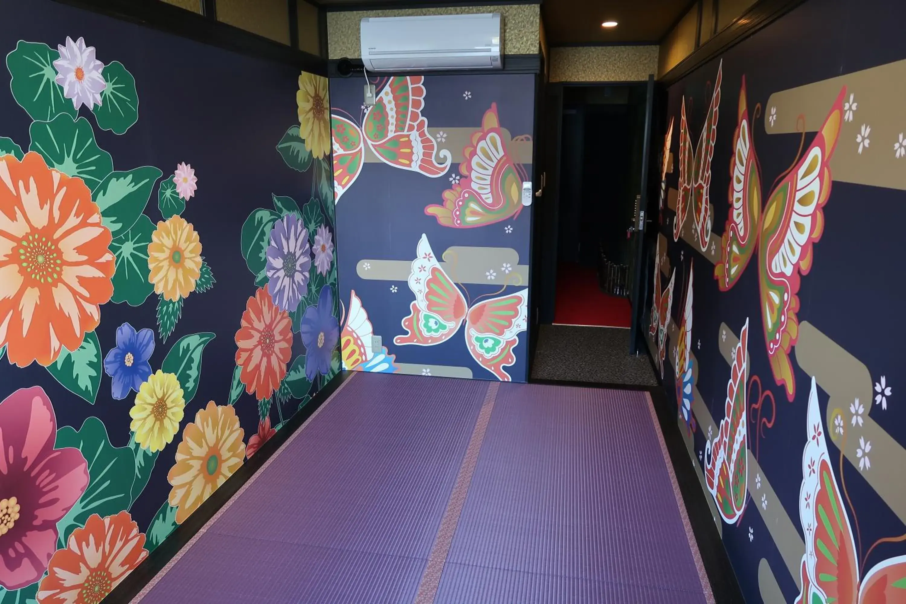 Twin Room with Private Bathroom in Picnic Hostel Osaka Twin Room with Private Bathroom in Picnic Hostel Osaka