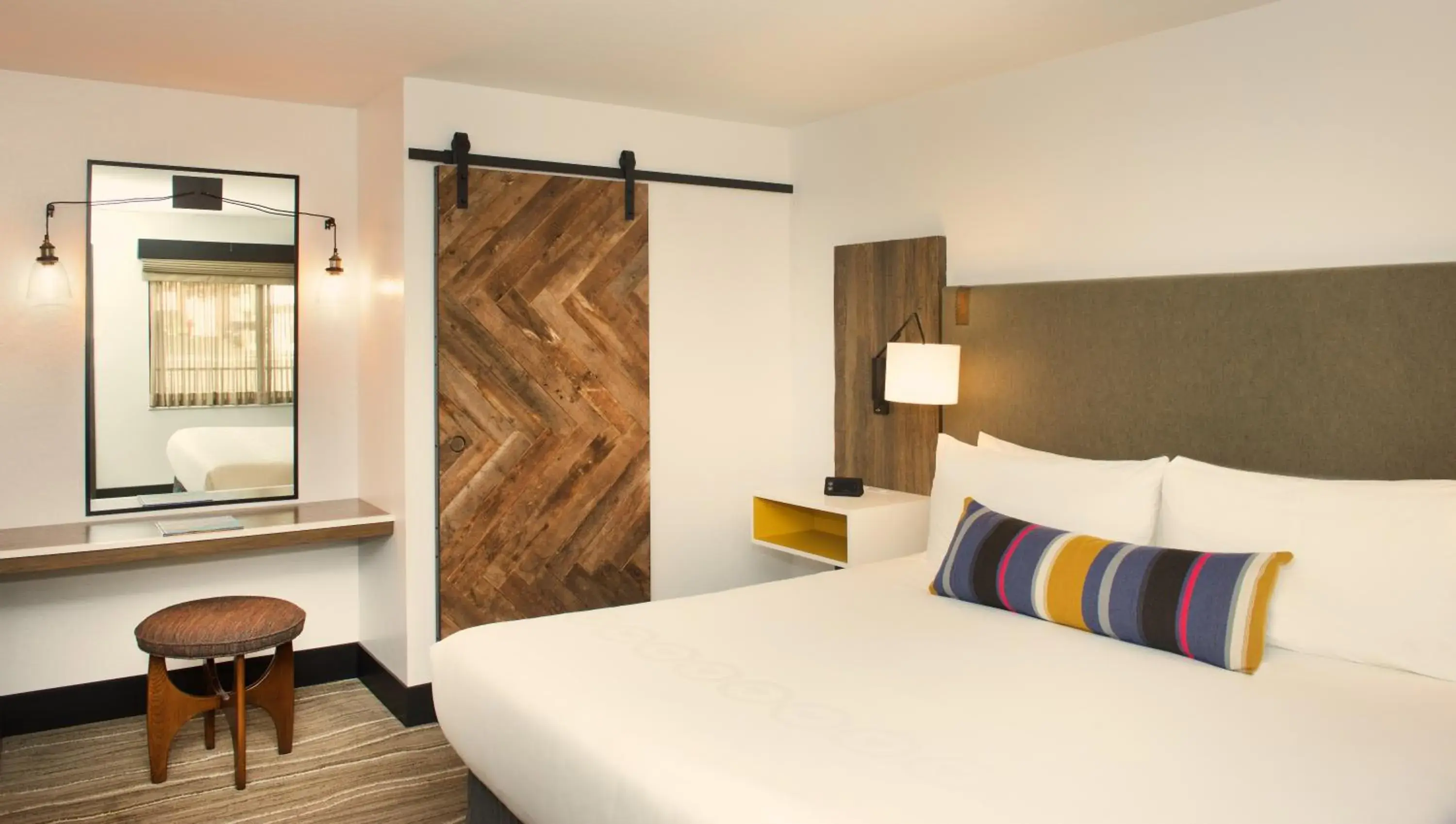 King Room with Bath Tub and View - Disability Access in Hotel Becket, BW Signature Collection King Room with Bath Tub and View - Disability Access in Hotel Becket, BW Signature Collection