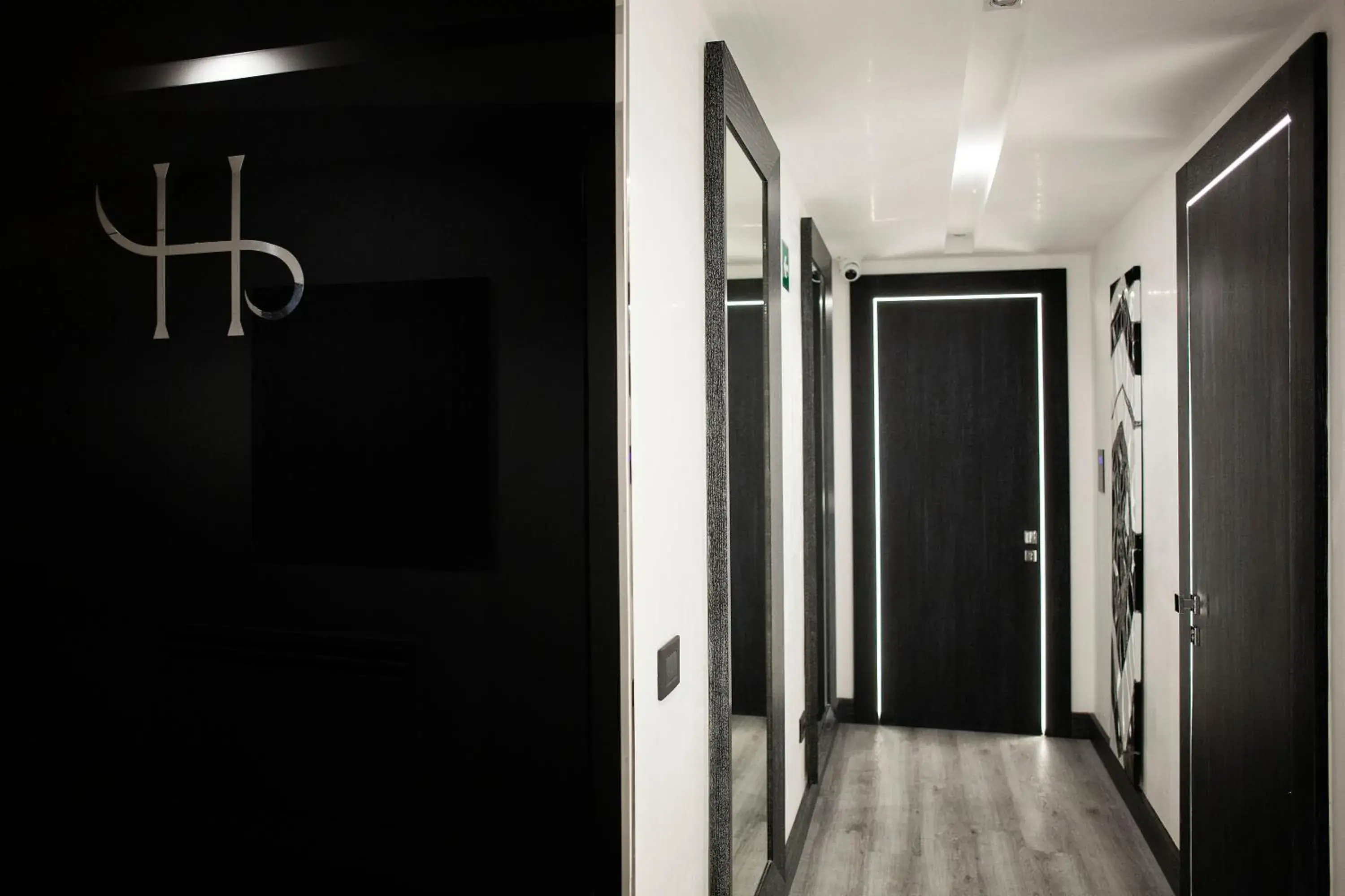 Superior Double Room in LHP Suite Napoli Parco Margherita Superior Double Room in LHP Suite Napoli Parco Margherita