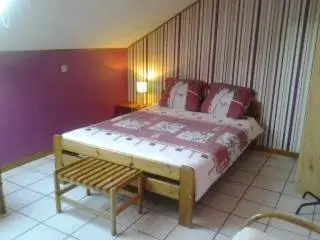 Standard Double Room in Hotel Dry Les Courtis Standard Double Room in Hotel Dry Les Courtis