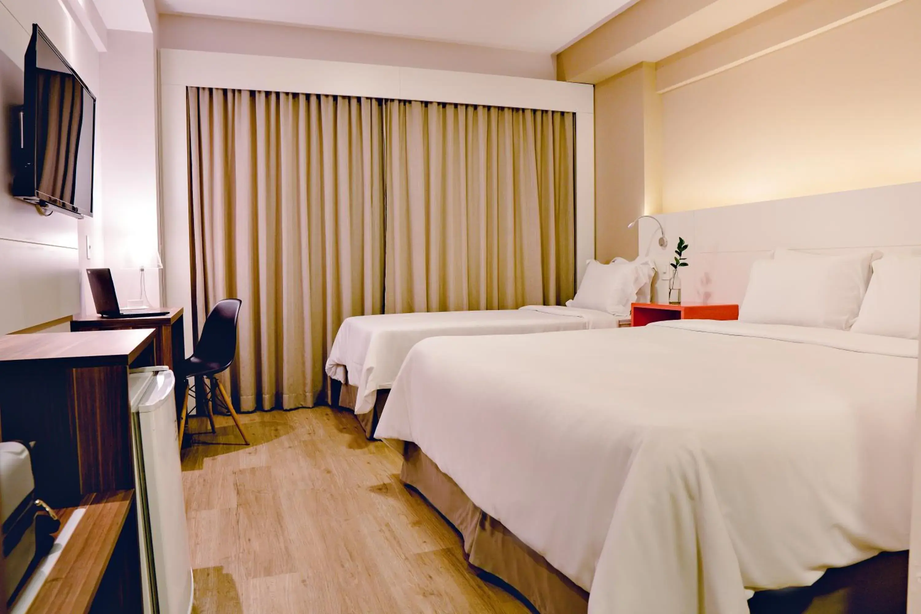Luxury Triple - single occupancy - 1 Queen Bed and 1 Single Bed in Intercity Curitiba Centro Cívico Luxury Triple - single occupancy - 1 Queen Bed and 1 Single Bed in Intercity Curitiba Centro Cívico