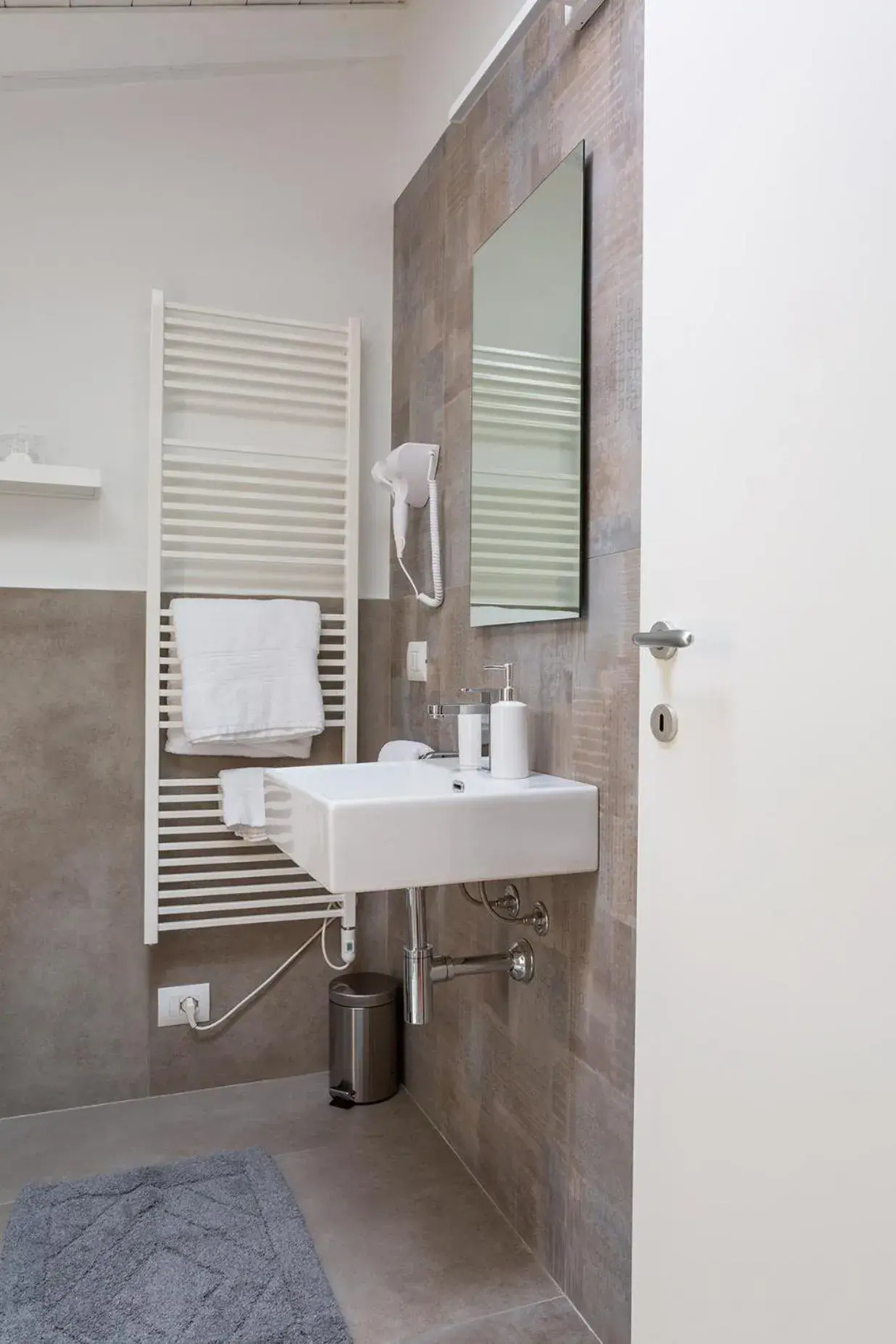 Double or Twin Room with Private Bathroom - single occupancy in Cascina San Martino Double or Twin Room with Private Bathroom - single occupancy in Cascina San Martino