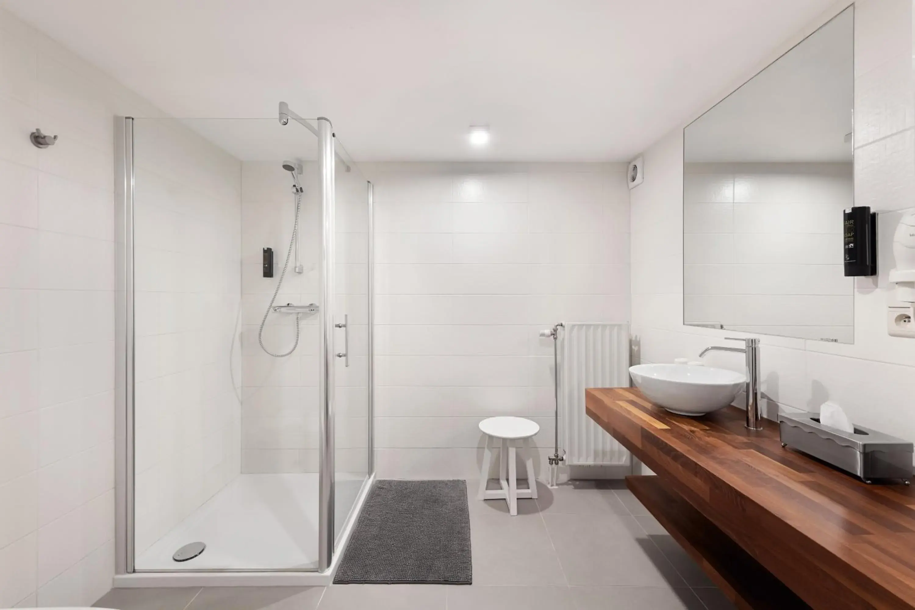 Triple Room in Hotel Aux Ecuries De La Reine Triple Room in Hotel Aux Ecuries De La Reine