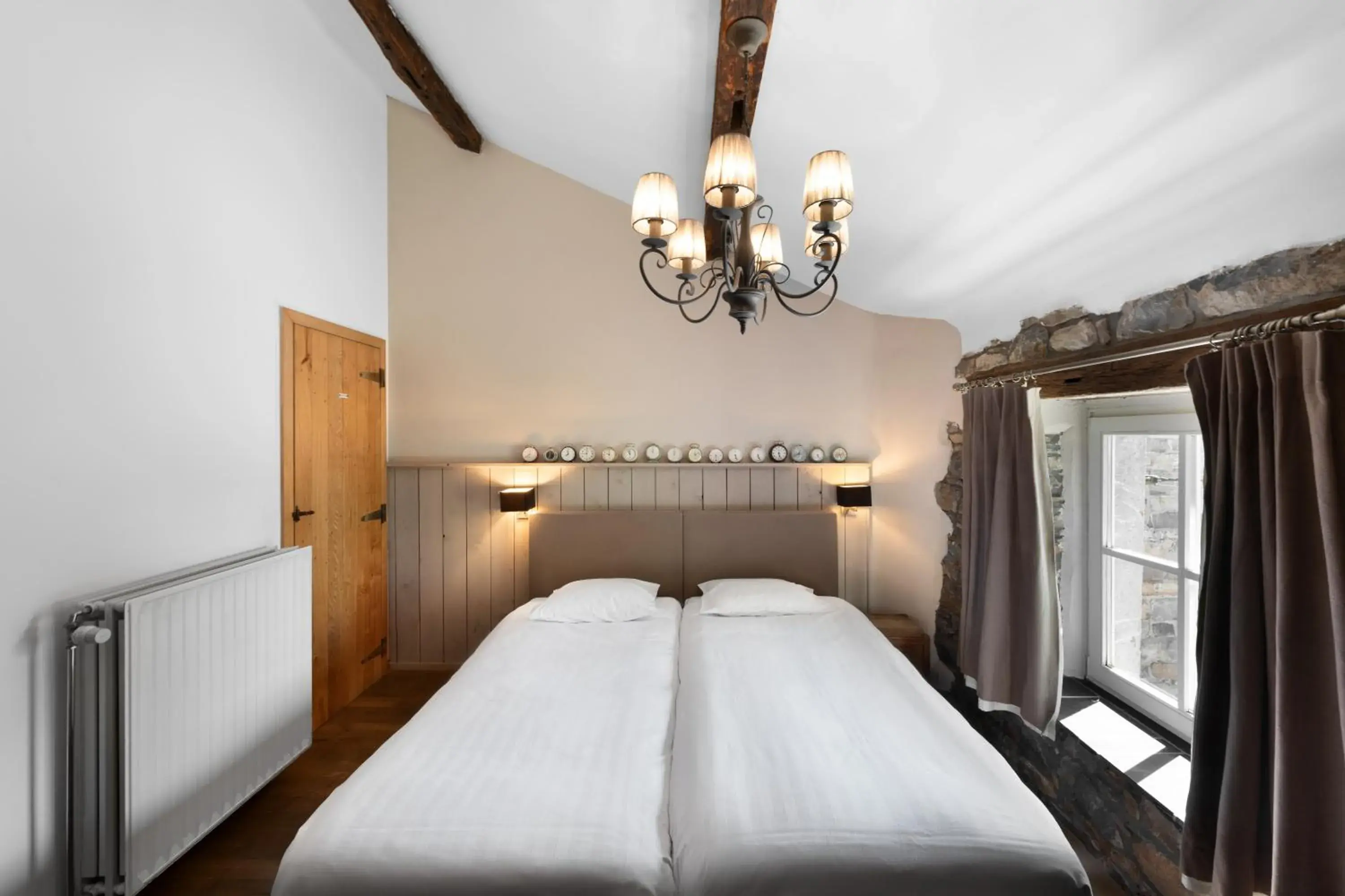 Double Room in Hotel Aux Ecuries De La Reine Double Room in Hotel Aux Ecuries De La Reine