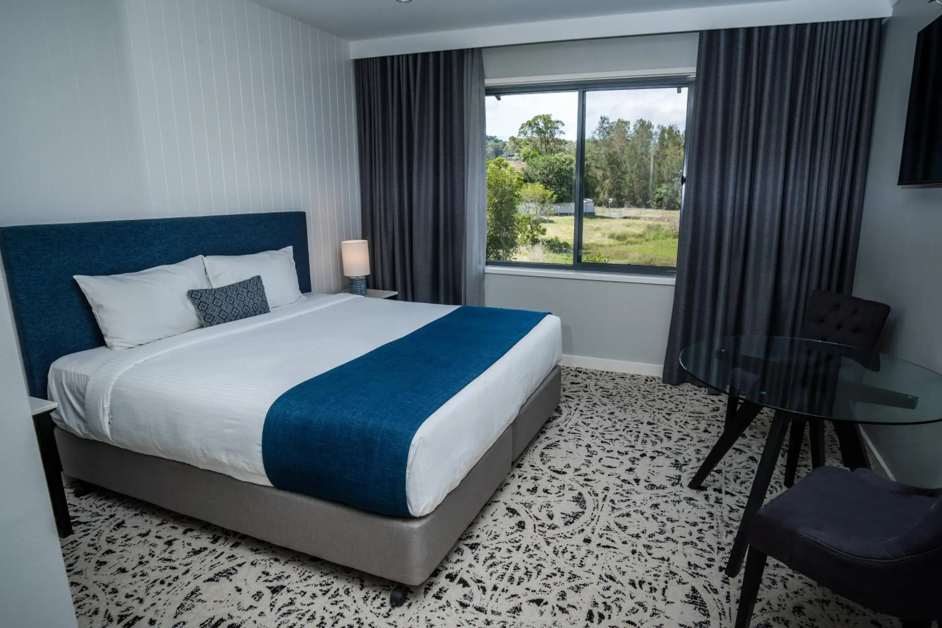 Deluxe King Room in Warners at the Bay Deluxe King Room in Warners at the Bay