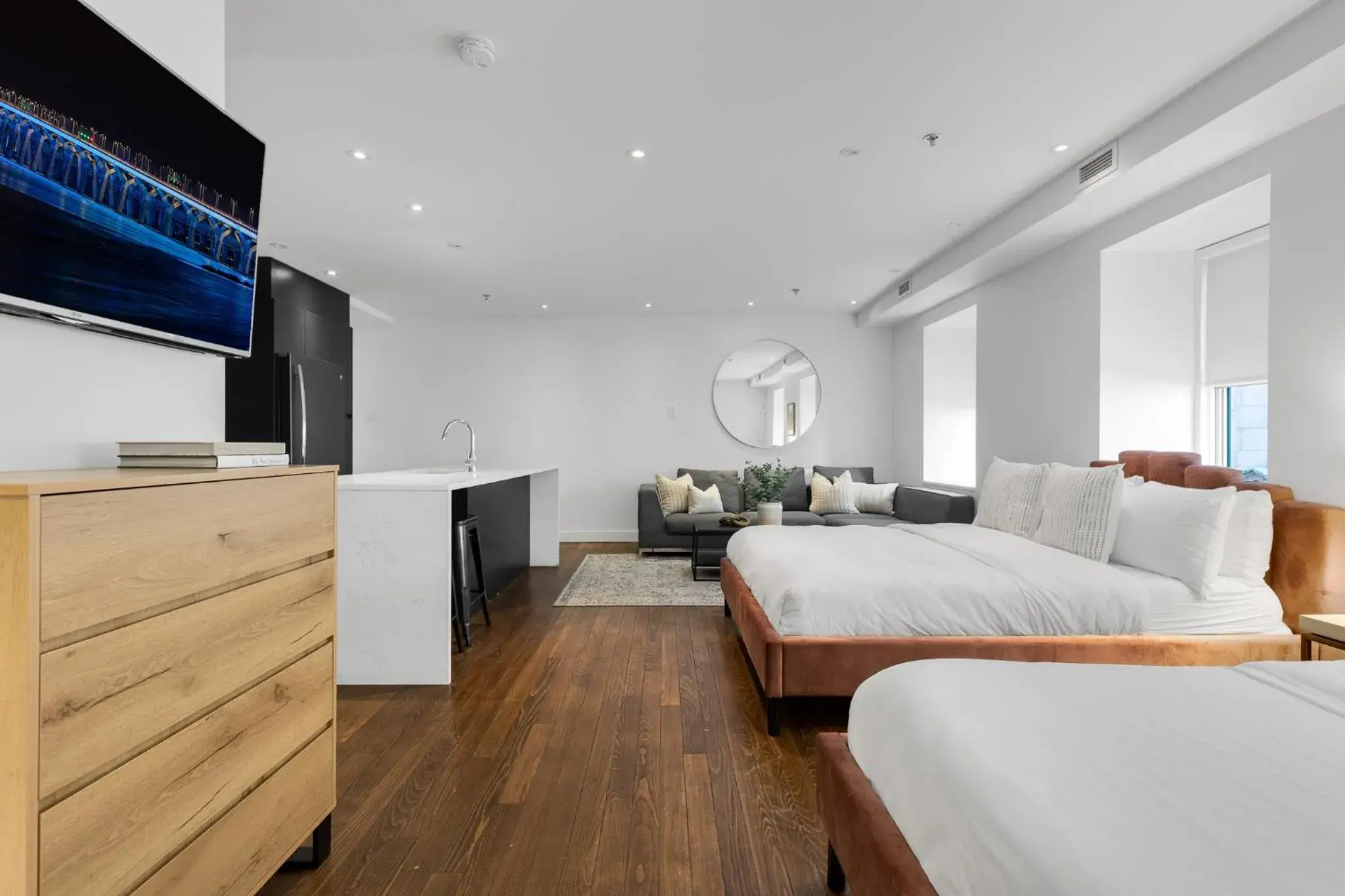 Double Queen Loft (No Parking) in The Francois Xavier-Old Montreal Double Queen Loft (No Parking) in The Francois Xavier-Old Montreal