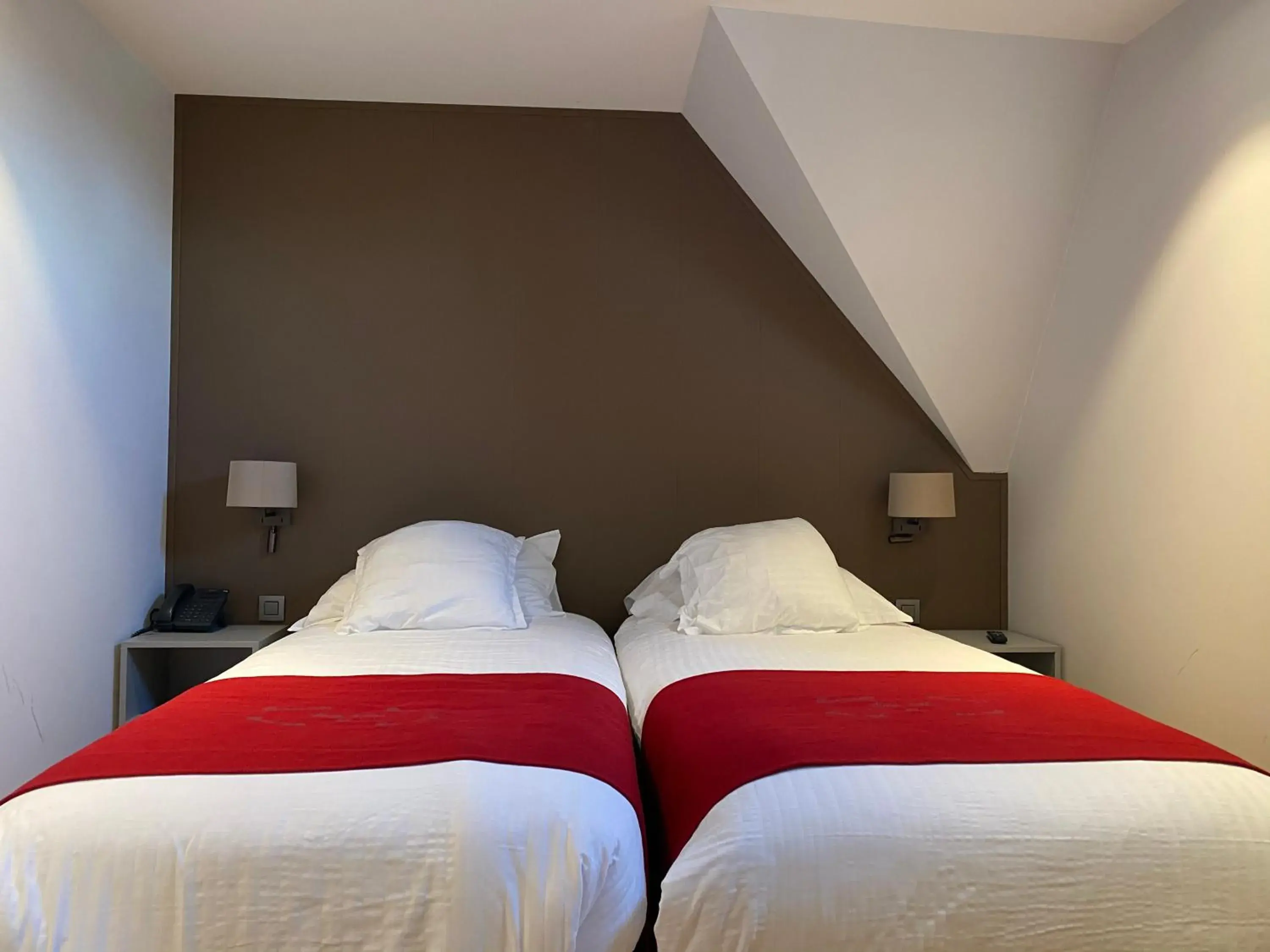 Budget Twin Room in Hotel New Regina Budget Twin Room in Hotel New Regina