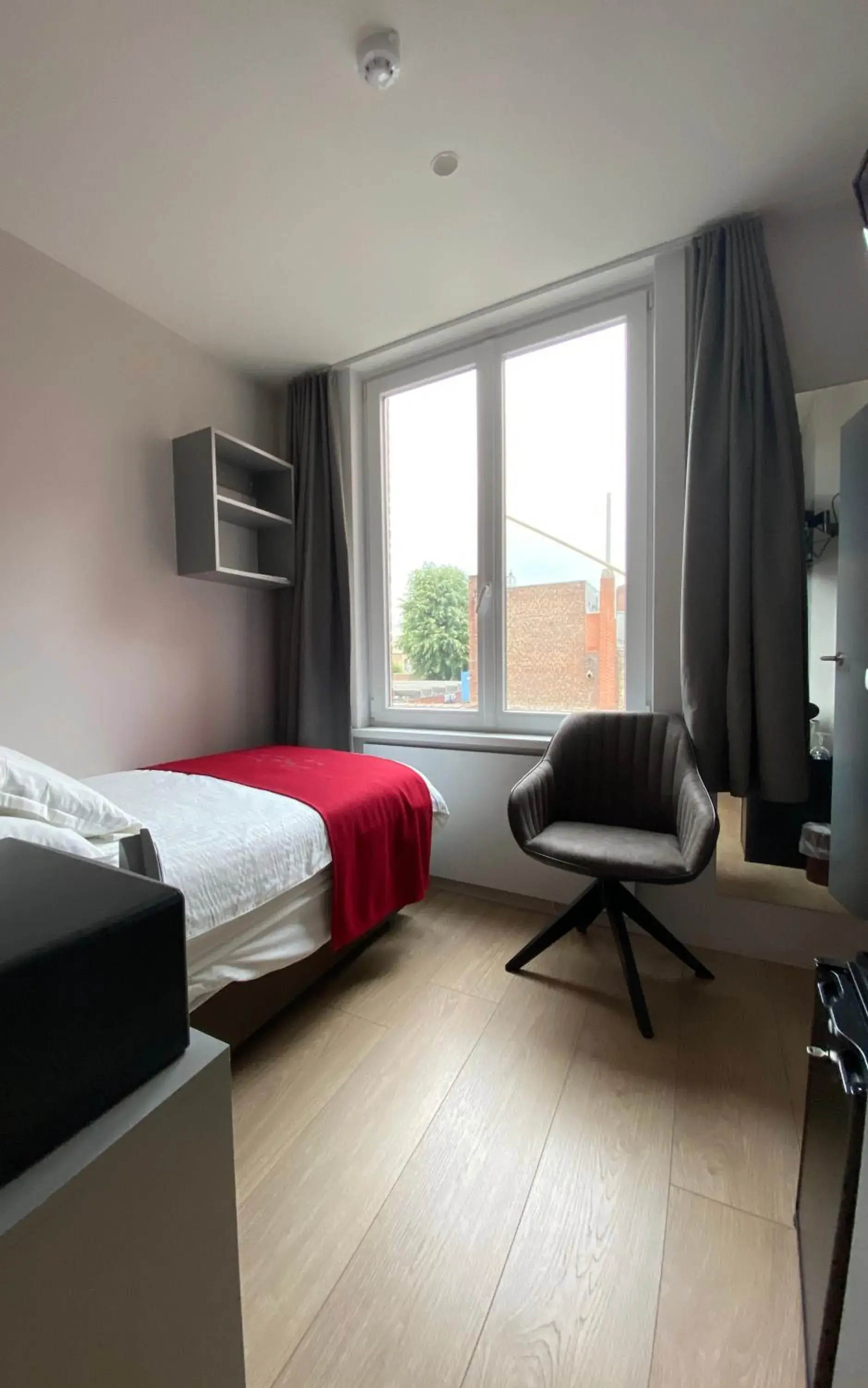 Budget Single Room in Hotel New Regina Budget Single Room in Hotel New Regina