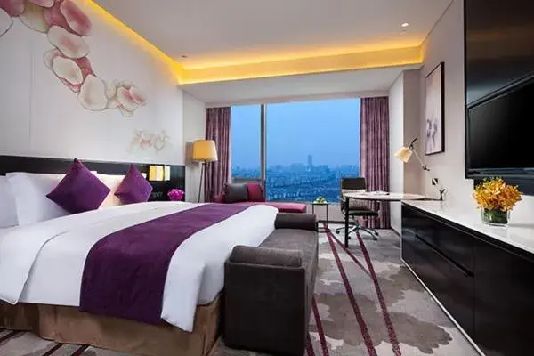 Premium Twin Room with City View and Lounge Access in Crowne Plaza Kunshan by IHG Premium Twin Room with City View and Lounge Access in Crowne Plaza Kunshan by IHG