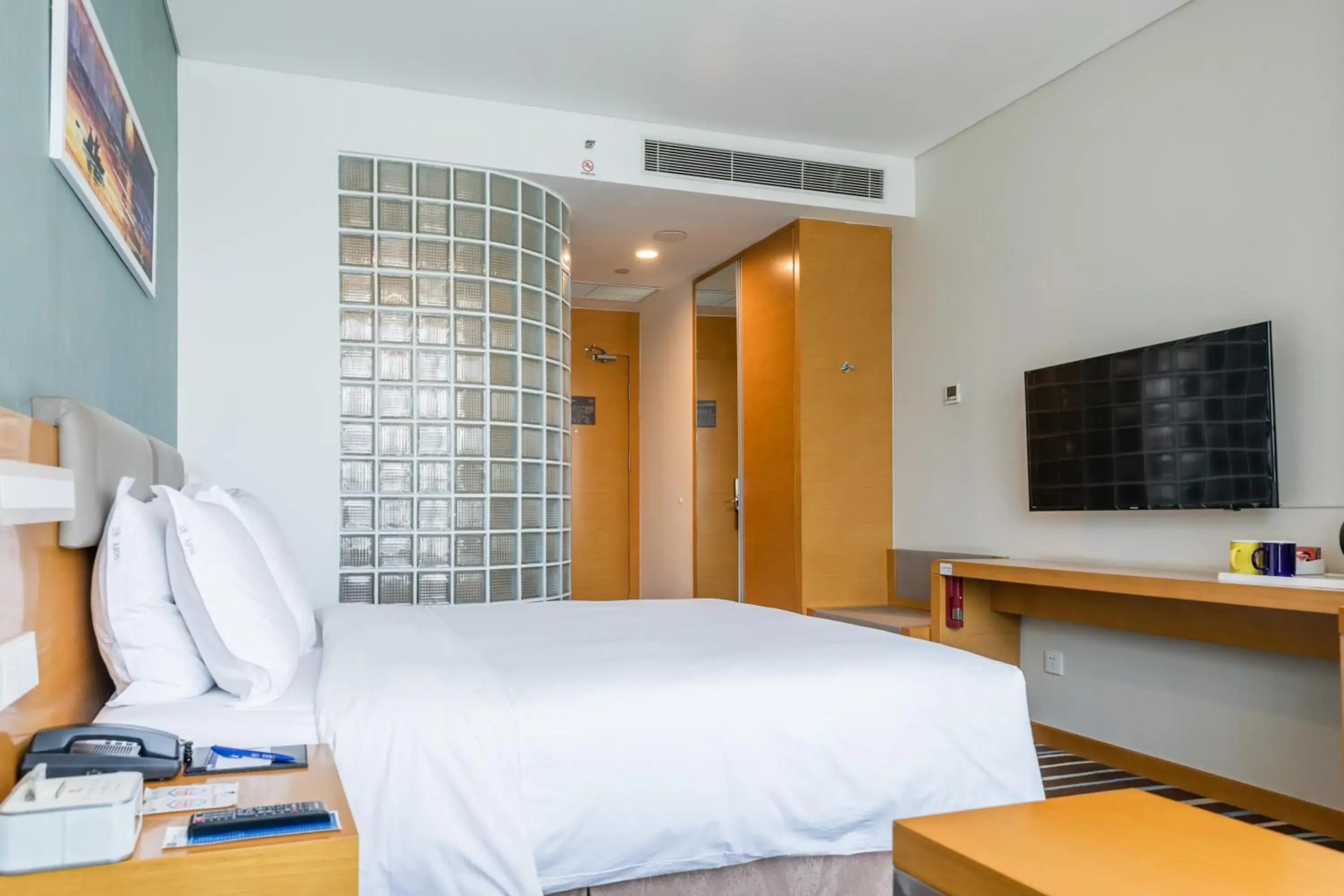 Standard King Room in Holiday Inn Express Xi'an North by IHG Standard King Room in Holiday Inn Express Xi'an North by IHG