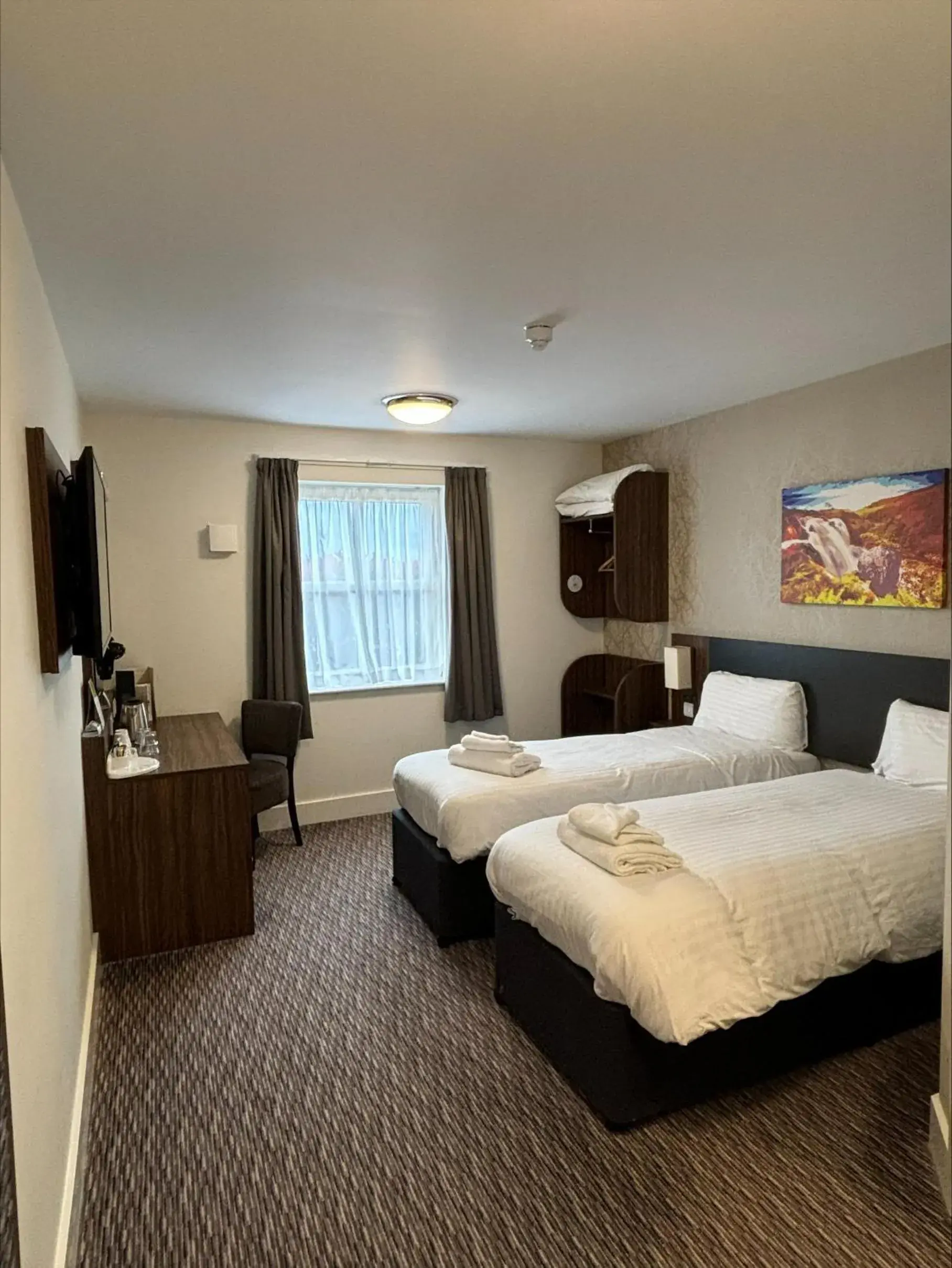 Standard Twin Room - single occupancy in Highland Gate, Stirling by Marston's Inns Standard Twin Room - single occupancy in Highland Gate, Stirling by Marston's Inns