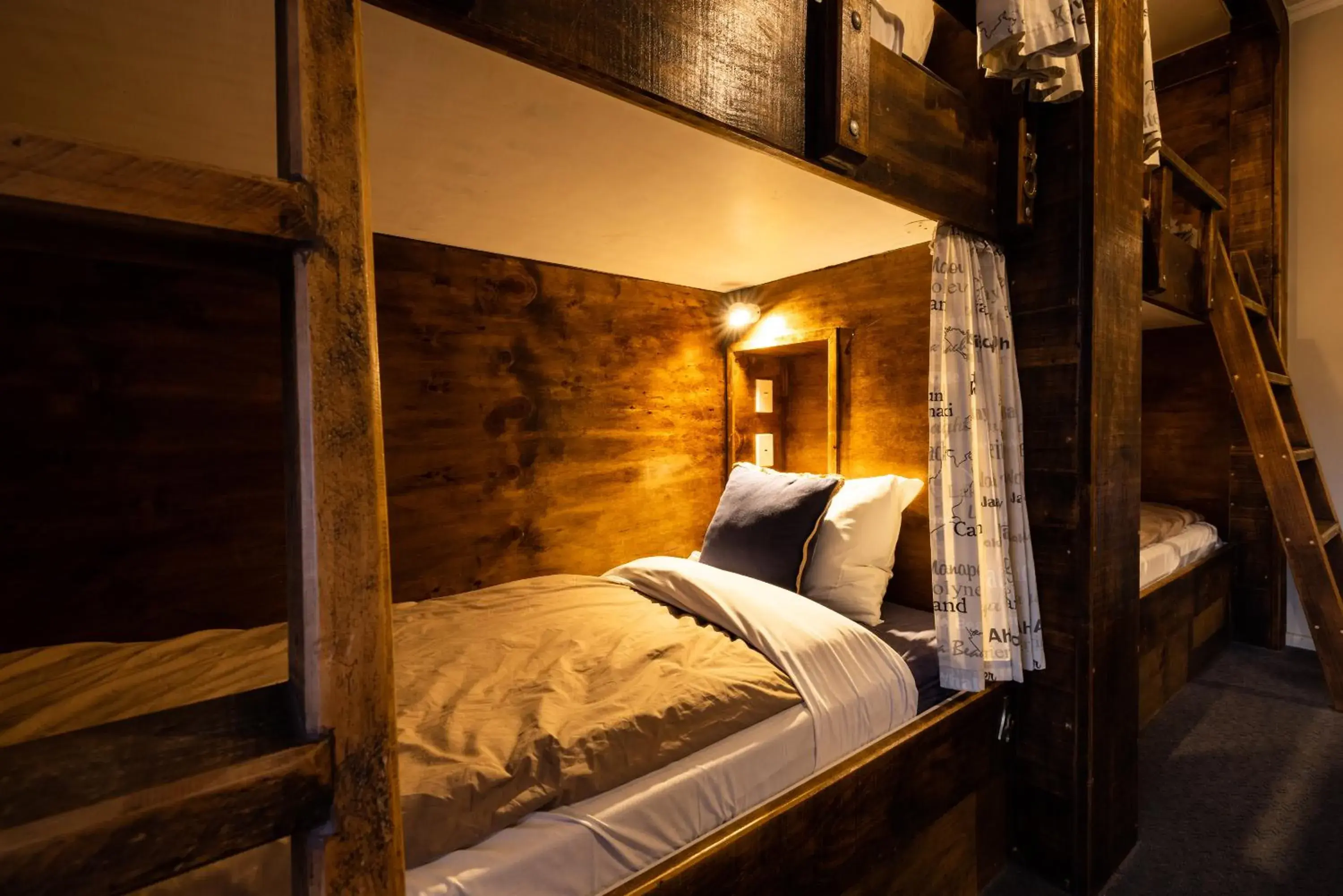 Bed in 6-Bed Mixed Dormitory Room in Oamaru Backpackers Bed in 6-Bed Mixed Dormitory Room in Oamaru Backpackers