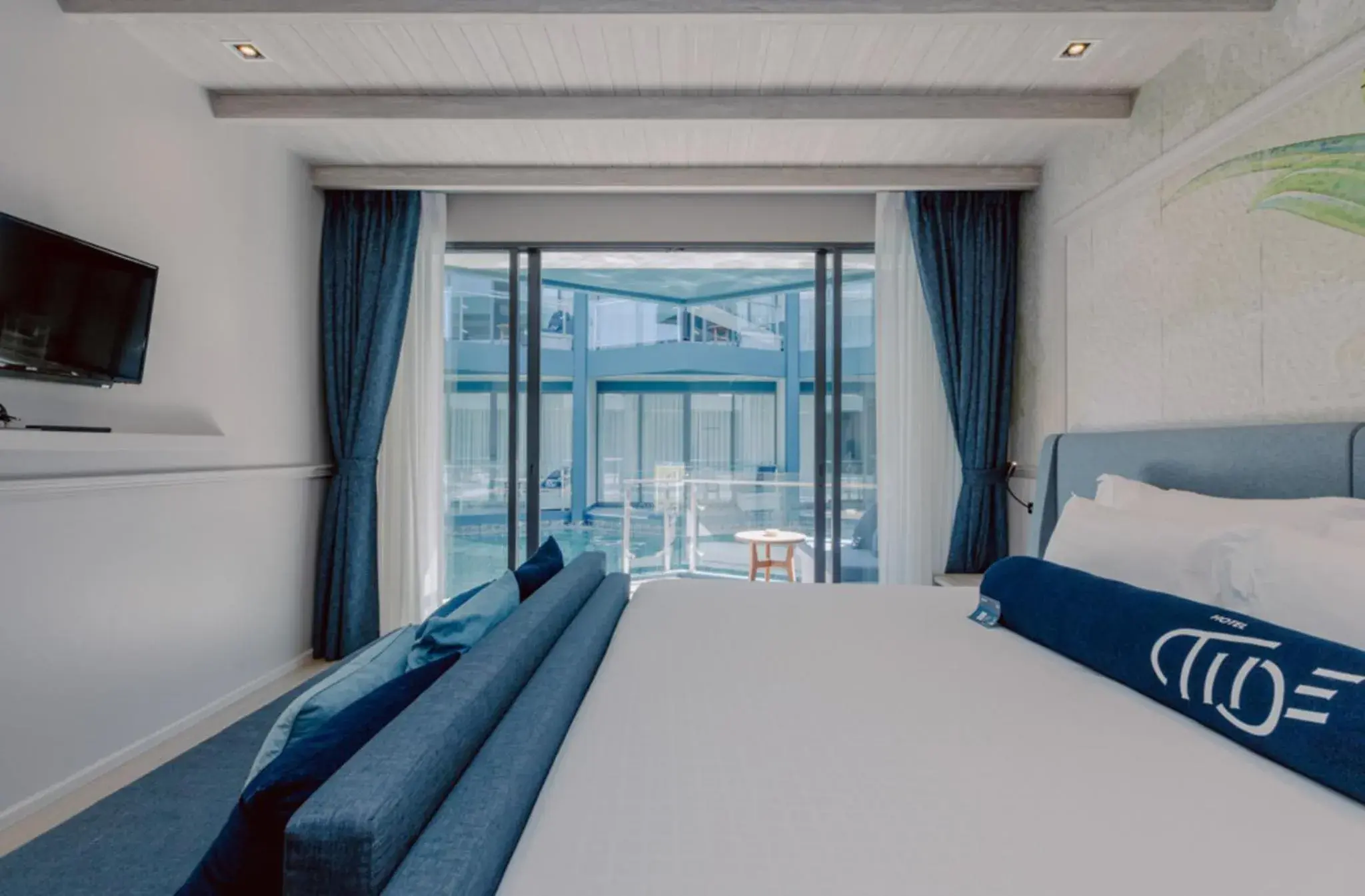 Deluxe Pool Access Room in Hotel Tide Phuket Beachfront Deluxe Pool Access Room in Hotel Tide Phuket Beachfront