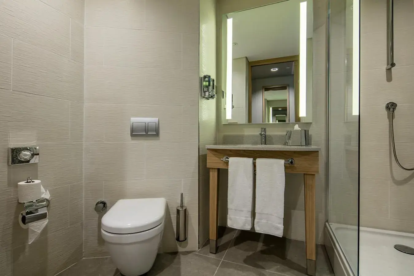 Queen Room with Sofa Bed - Non-Smoking in Hampton By Hilton Izmir Aliaga Queen Room with Sofa Bed - Non-Smoking in Hampton By Hilton Izmir Aliaga