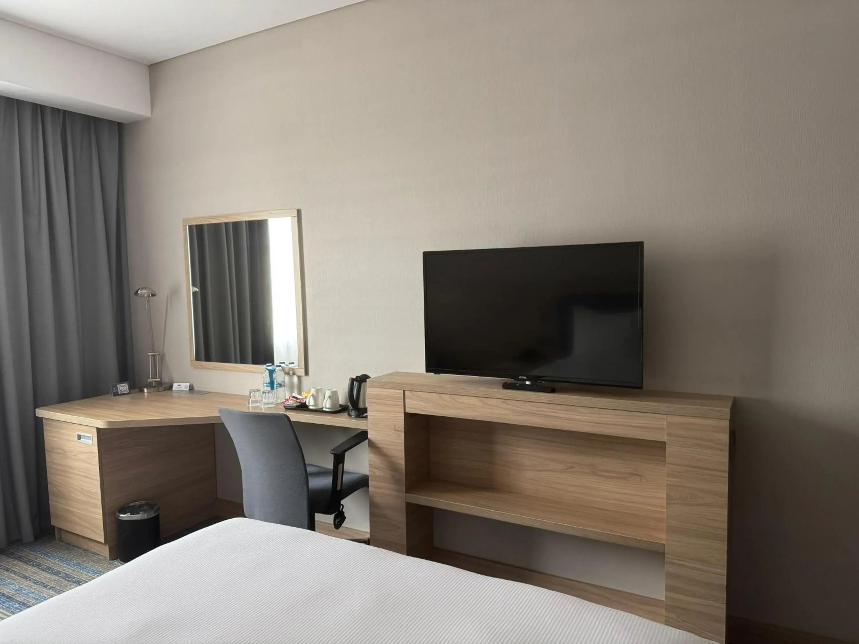 Queen Accessible Room NS in Hampton By Hilton Izmir Aliaga Queen Accessible Room NS in Hampton By Hilton Izmir Aliaga