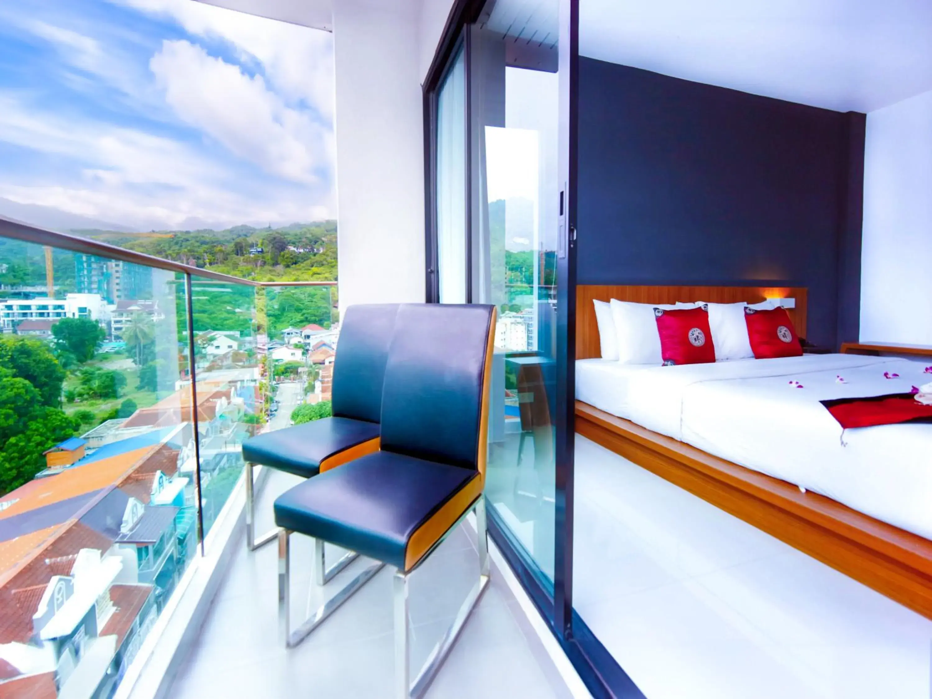 Superior Double Room in Phoenix Grand Patong Superior Double Room in Phoenix Grand Patong