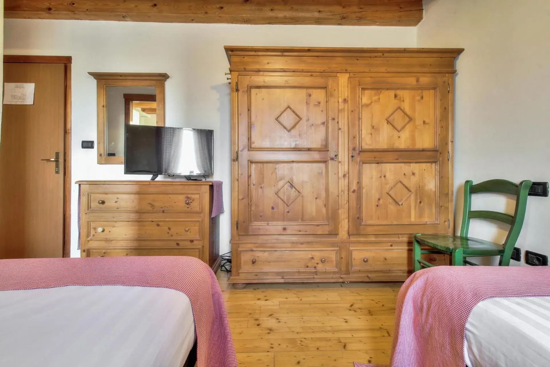 Twin Room with Bathroom in Casa Romantica La Parenzana Twin Room with Bathroom in Casa Romantica La Parenzana