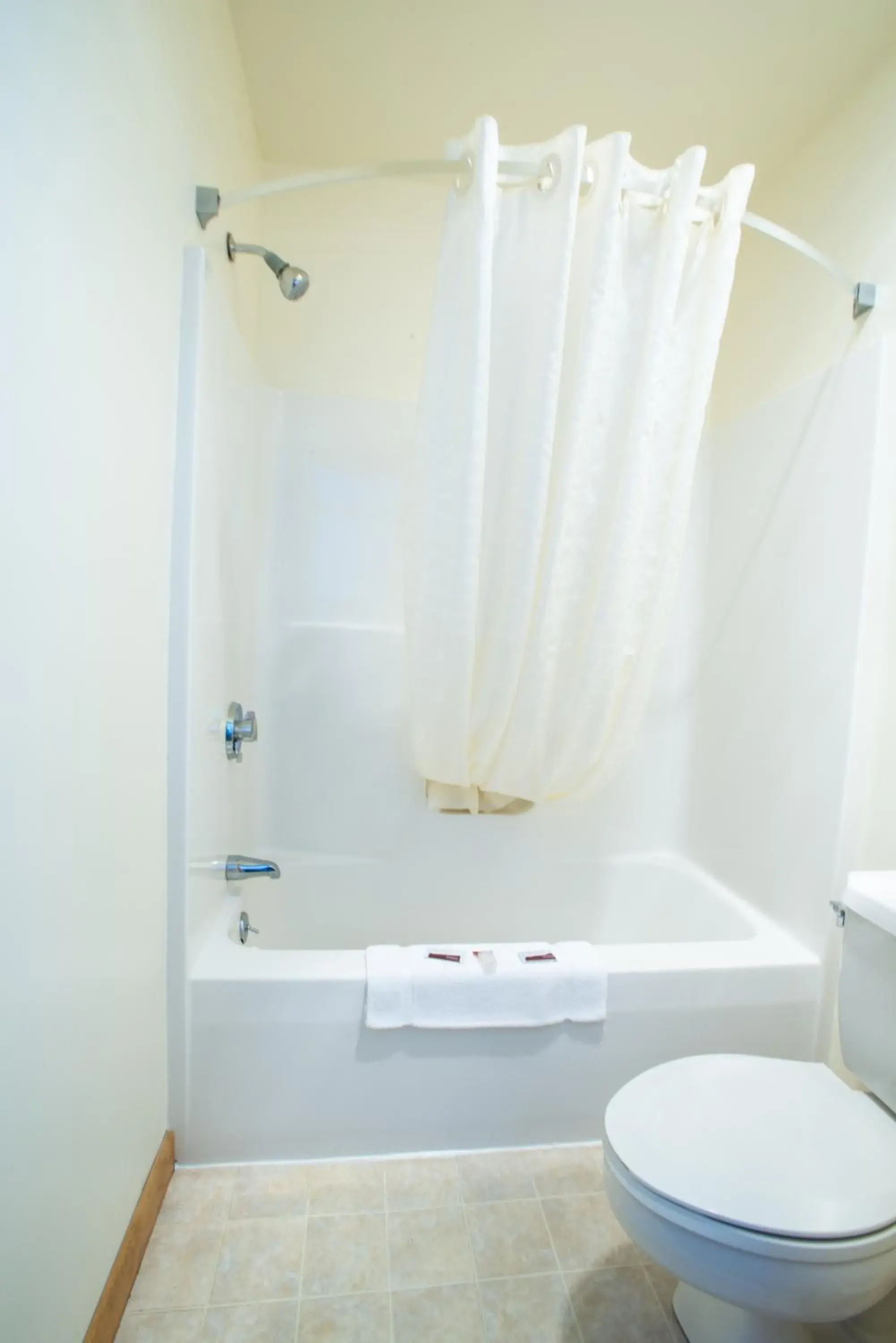 Deluxe Queen Room in USA Inn Deluxe Queen Room in USA Inn