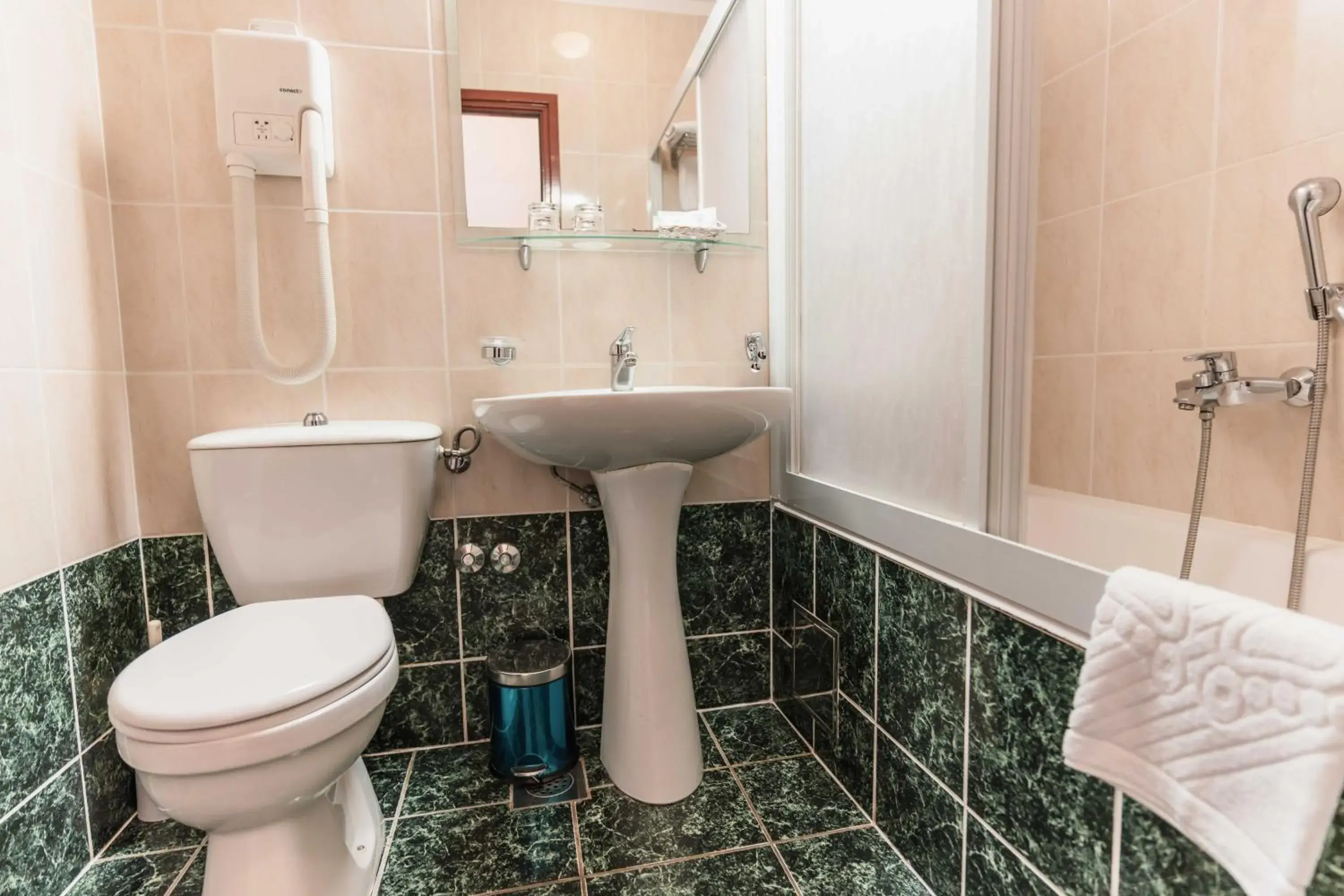 Standard Single Room with Mountain View in Hotel Horizont Standard Single Room with Mountain View in Hotel Horizont