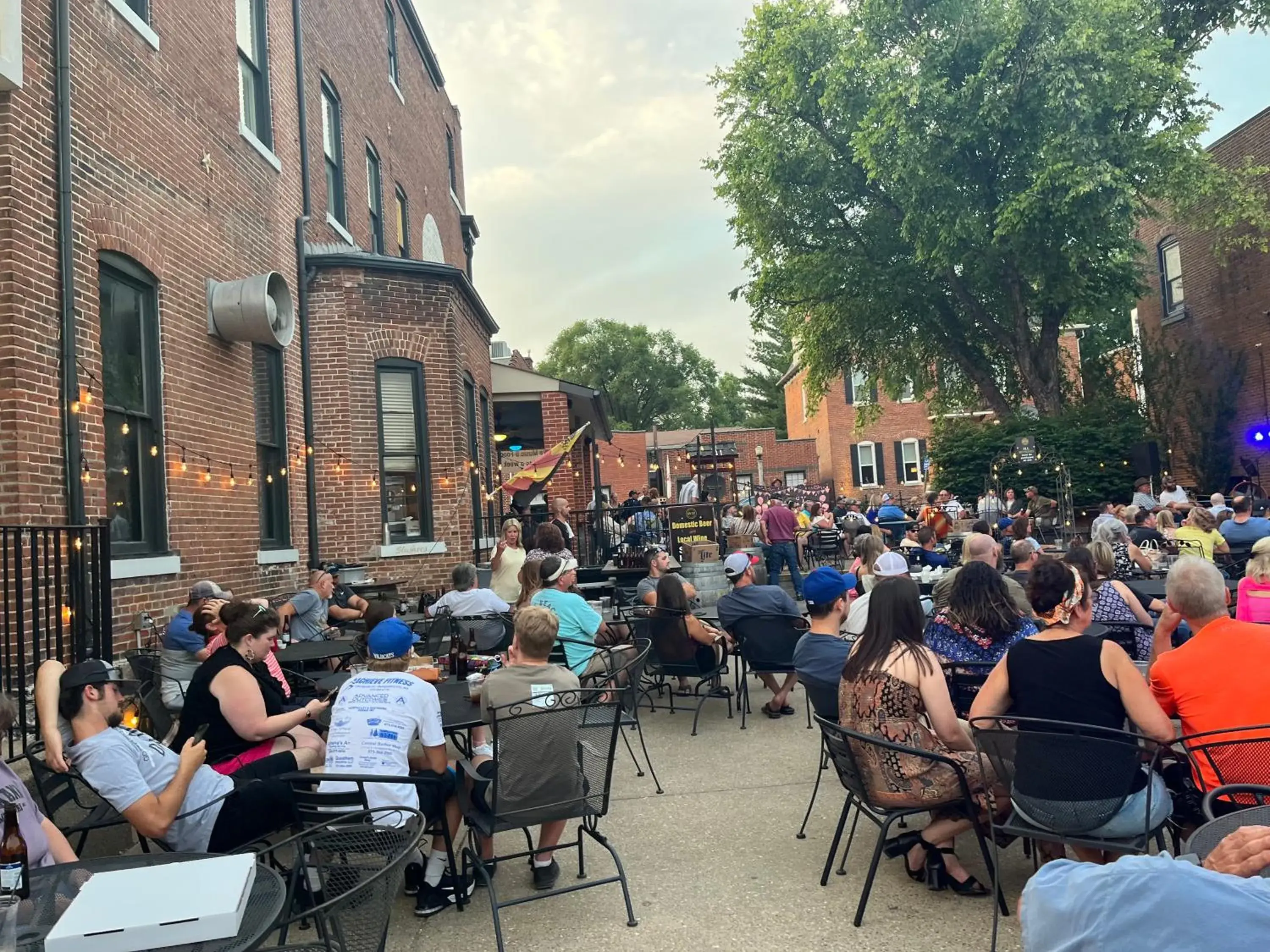 King Studio in Hermann Crown Suites King Studio in Hermann Crown Suites