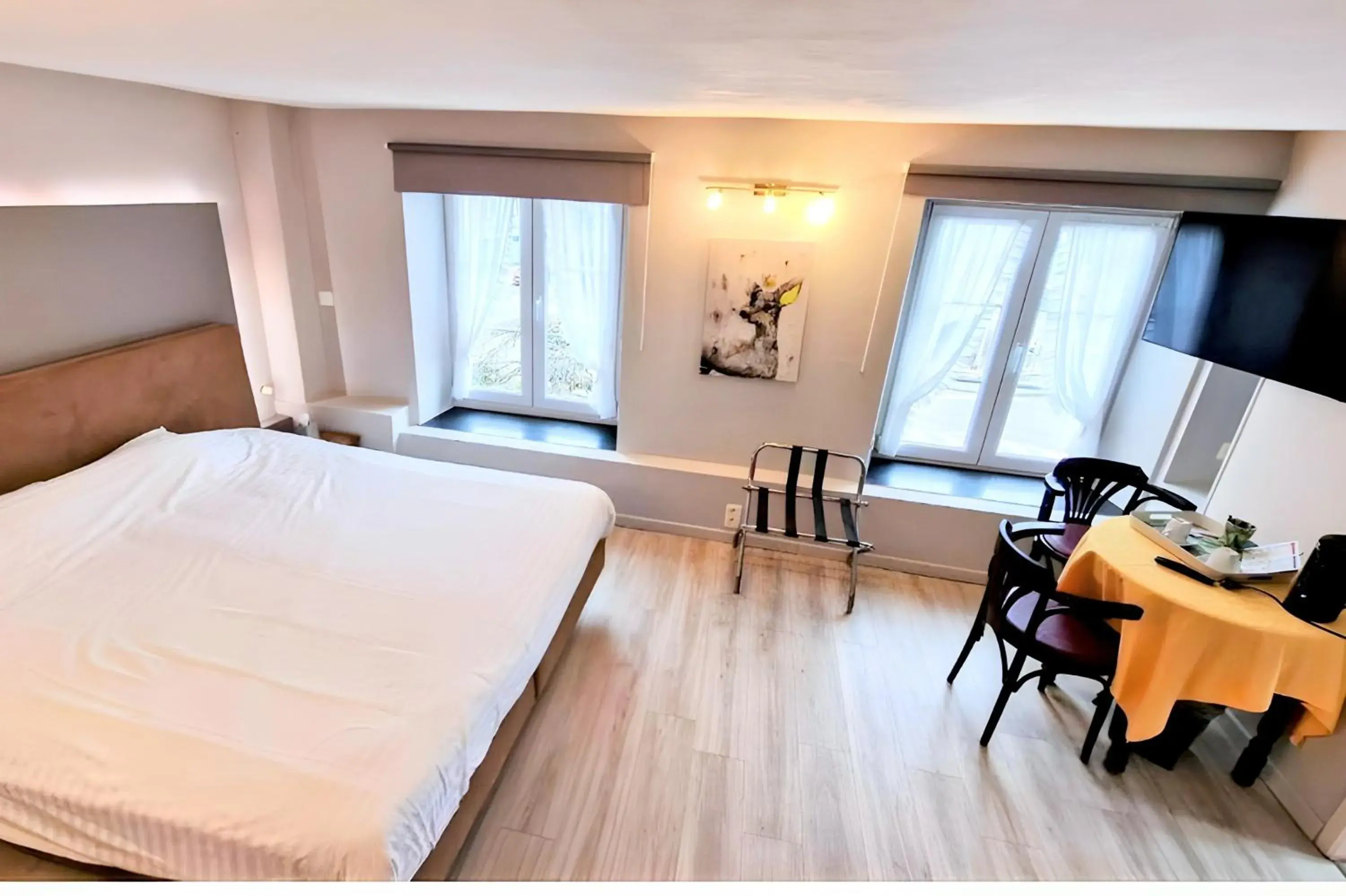 Double Room in Royal Hotel-Restaurant Bonhomme Double Room in Royal Hotel-Restaurant Bonhomme