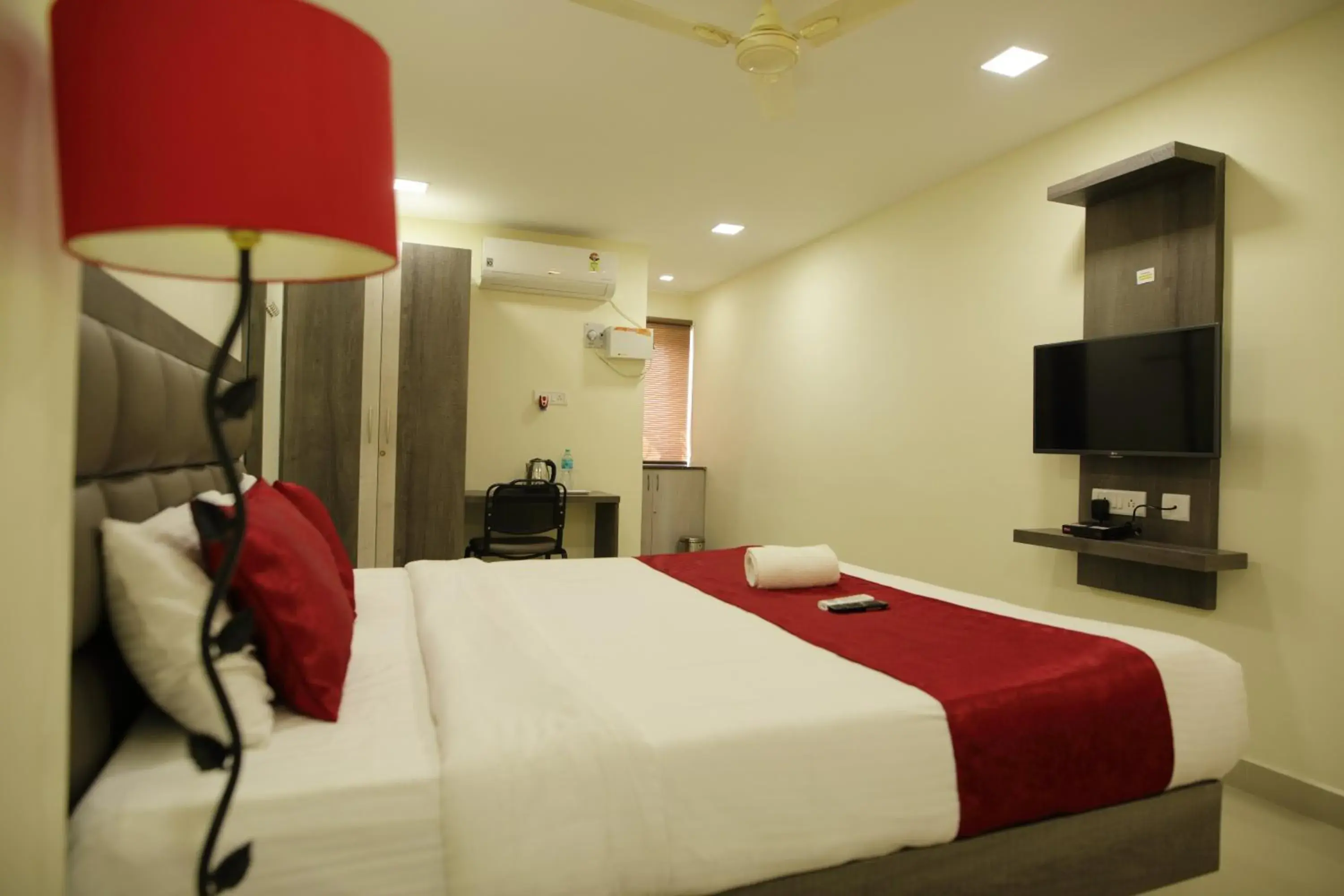 Deluxe Double Room (2 Adults + 1 Child) in Venture Park, OMR, Thoraipakkam, Chennai Deluxe Double Room (2 Adults + 1 Child) in Venture Park, OMR, Thoraipakkam, Chennai
