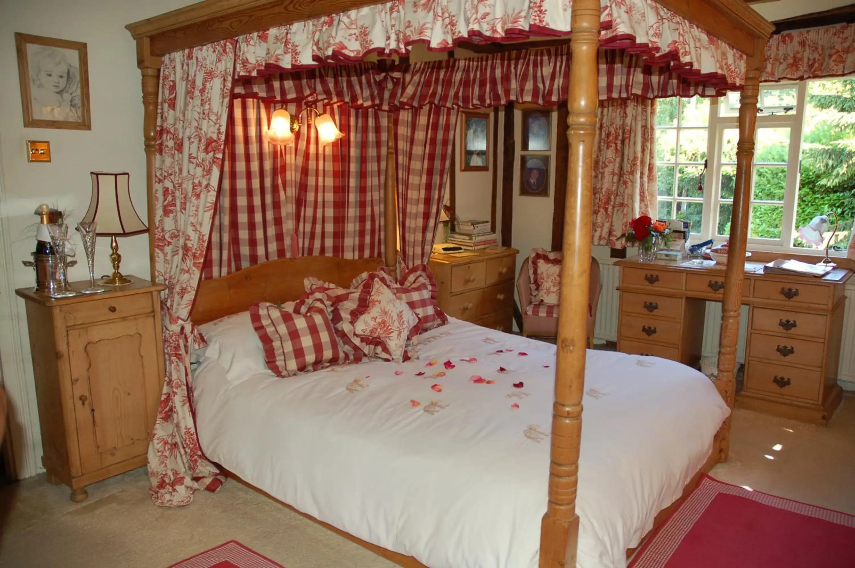 Double Room with Private Bathroom - single occupancy in Clayton Wickham Farmhouse Double Room with Private Bathroom - single occupancy in Clayton Wickham Farmhouse