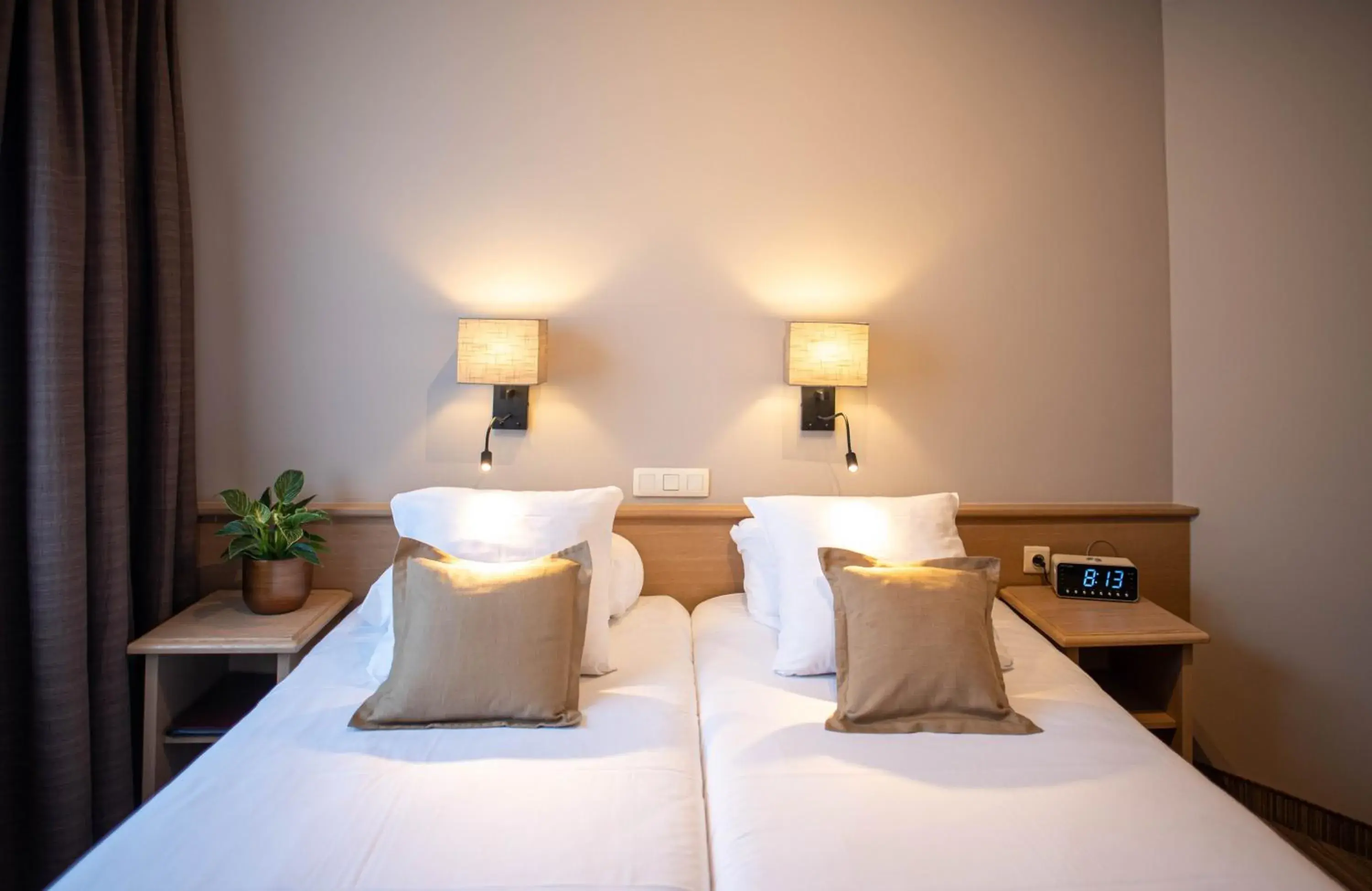 Large Twin Room in Ambassador Hotel Large Twin Room in Ambassador Hotel