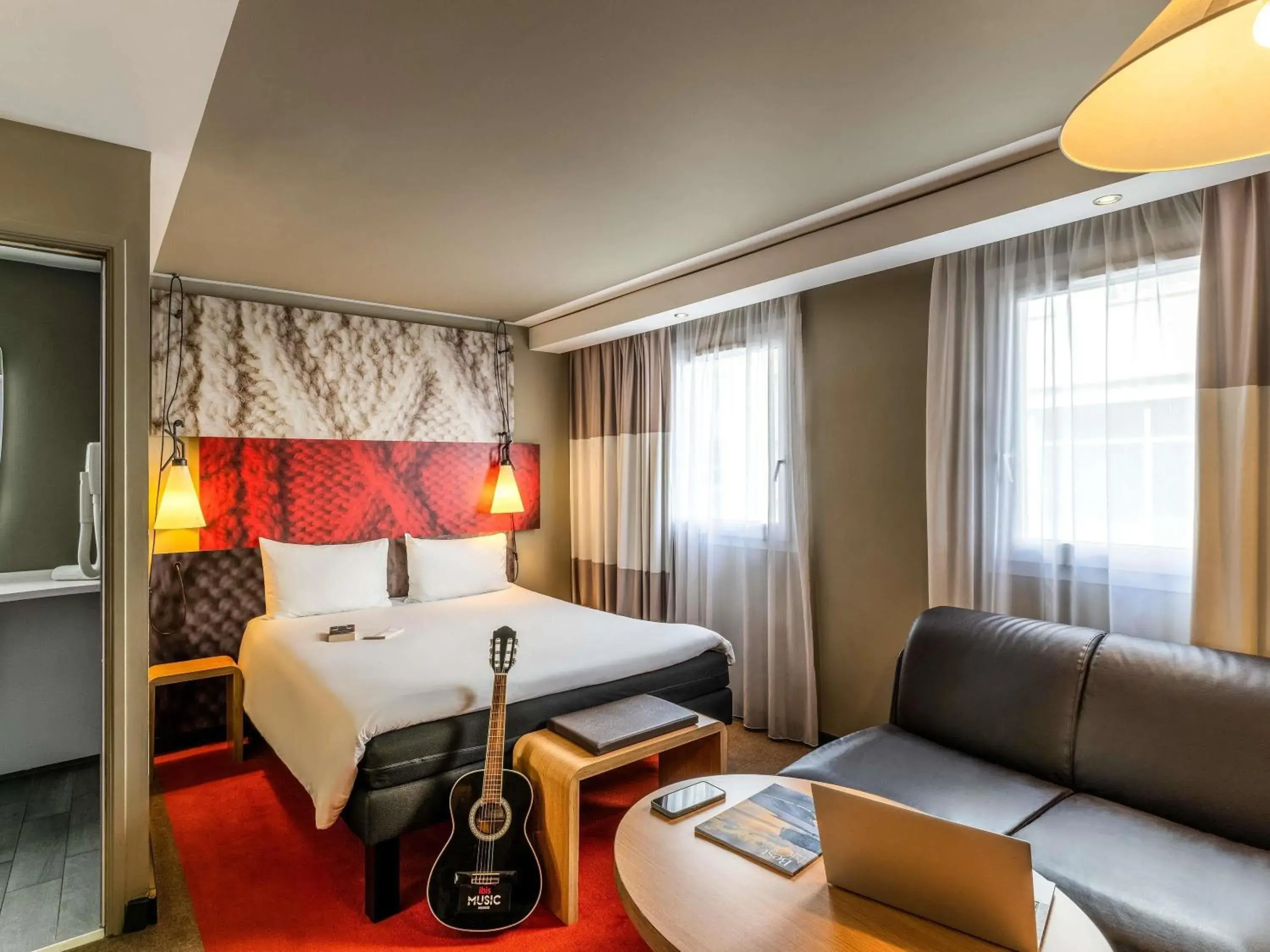 Premium Room with One Double Bed and One Single Bed in ibis Le Havre Centre Premium Room with One Double Bed and One Single Bed in ibis Le Havre Centre