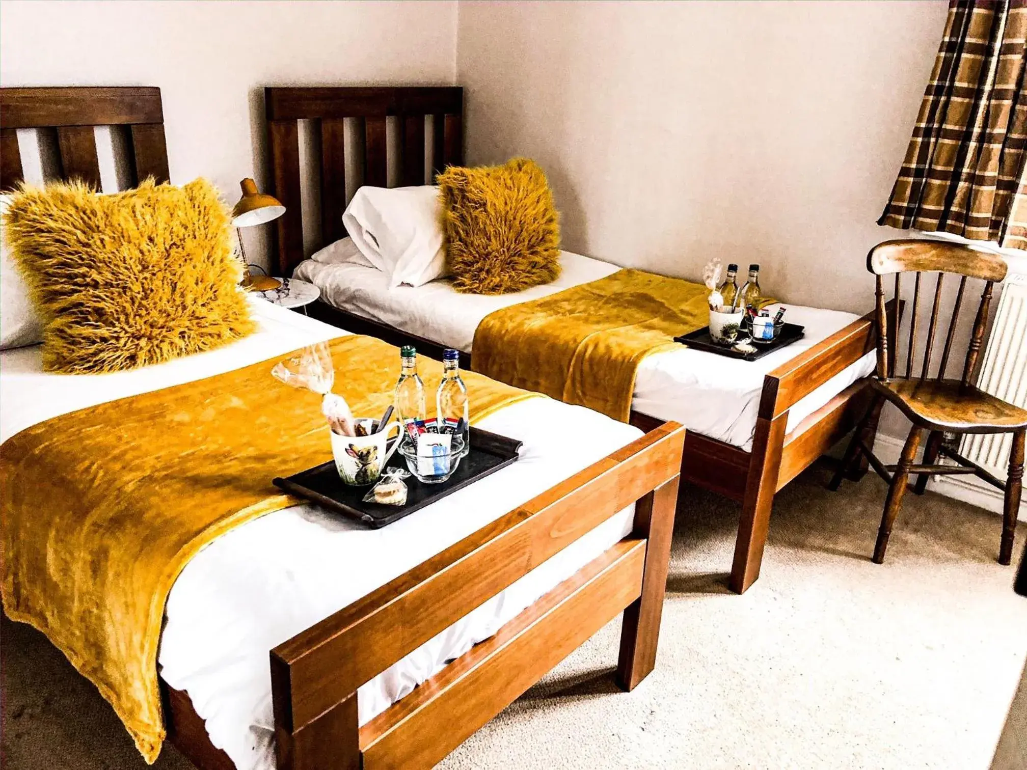 Twin Room with Shower in Frasers Battlesbridge Twin Room with Shower in Frasers Battlesbridge