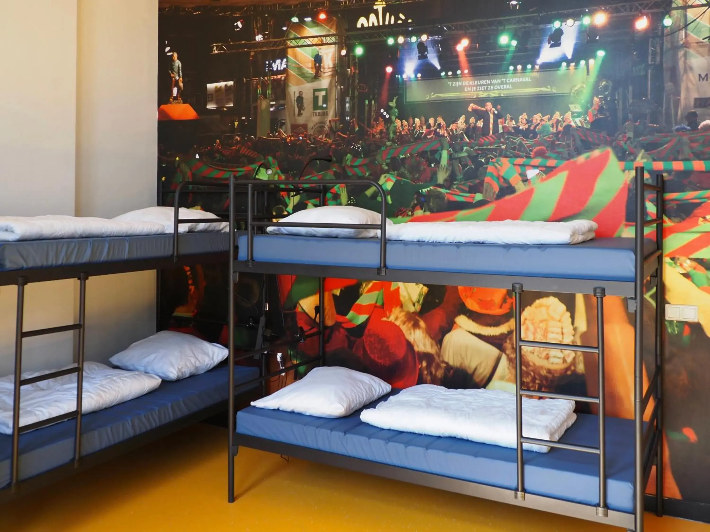 Bed in 8-Bed Mixed Dormitory Room in Hostel Roots Bed in 8-Bed Mixed Dormitory Room in Hostel Roots