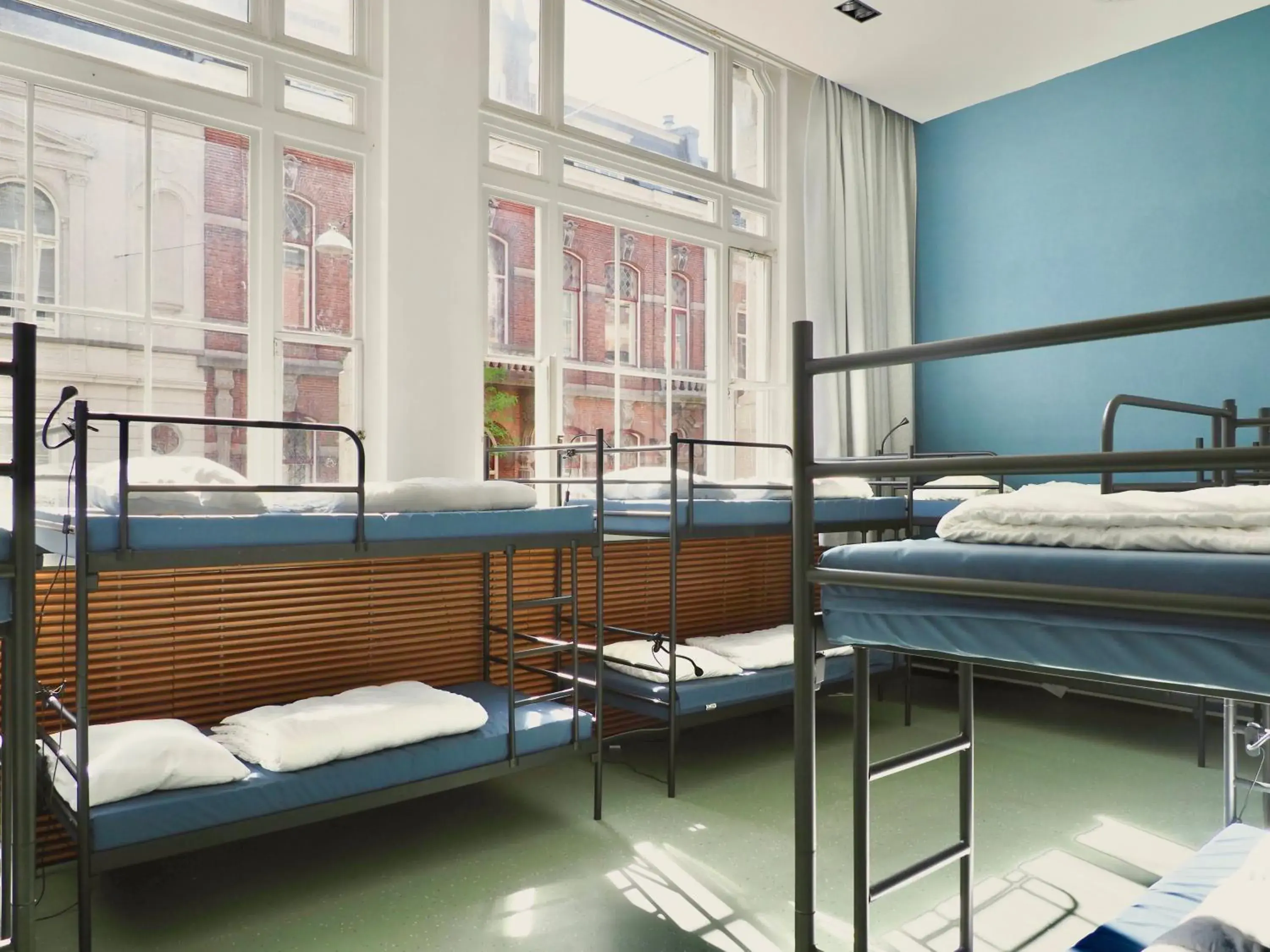 Bed in 12-Bed Mixed Dormitory Room in Hostel Roots Bed in 12-Bed Mixed Dormitory Room in Hostel Roots