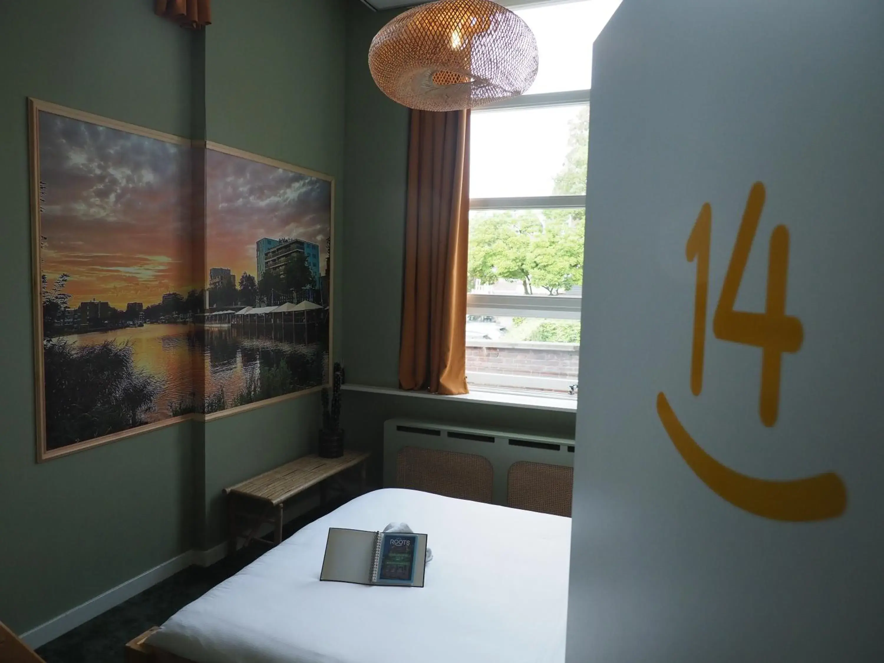 Deluxe Double Room with Shower in Hostel Roots Deluxe Double Room with Shower in Hostel Roots