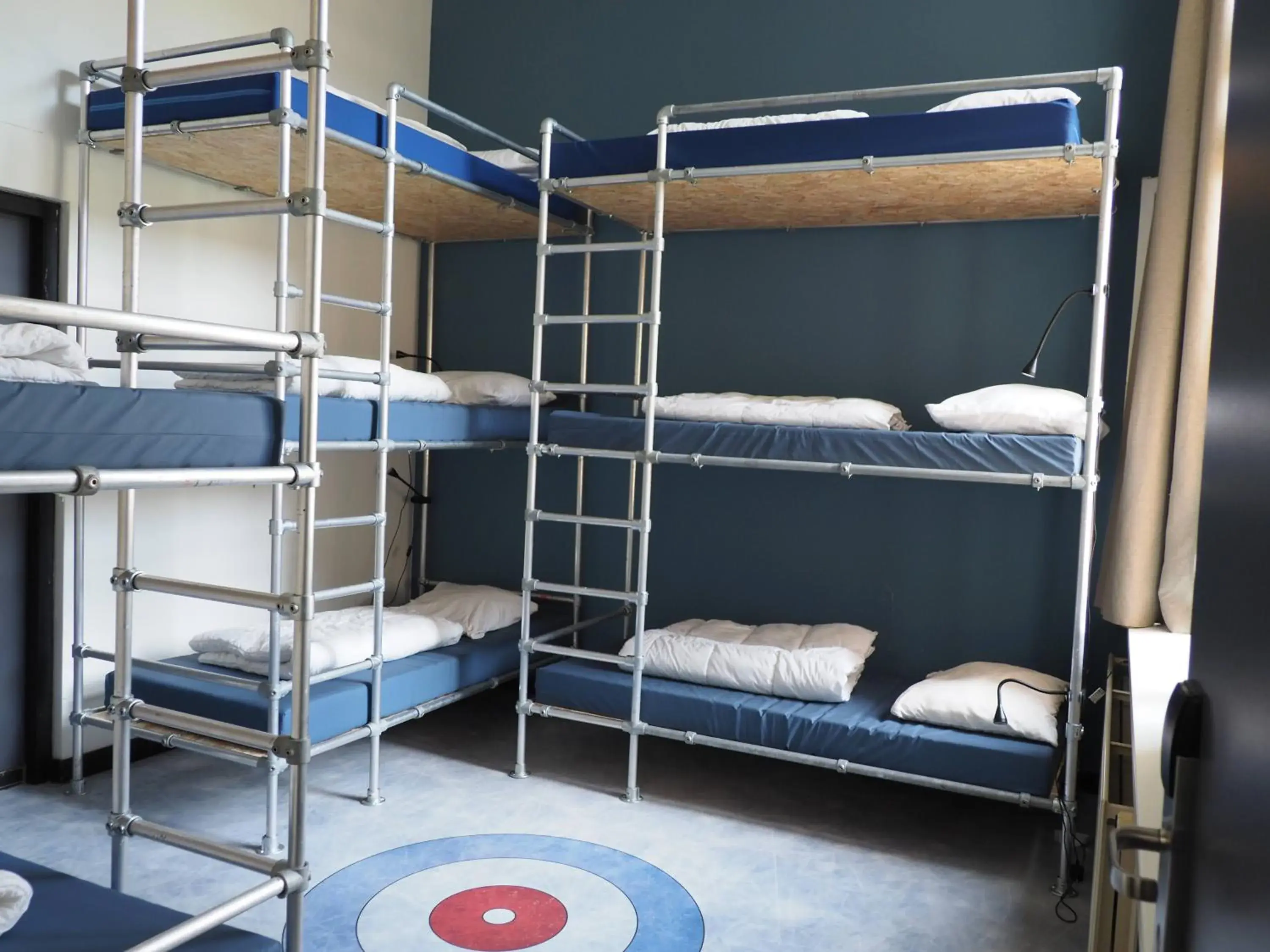 Bed in 9-Bed Mixed Dormitory Room in Hostel Roots Bed in 9-Bed Mixed Dormitory Room in Hostel Roots