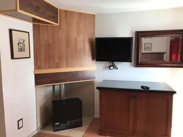 Deluxe Queen Room with Two Queen Beds in Apache Motel Deluxe Queen Room with Two Queen Beds in Apache Motel