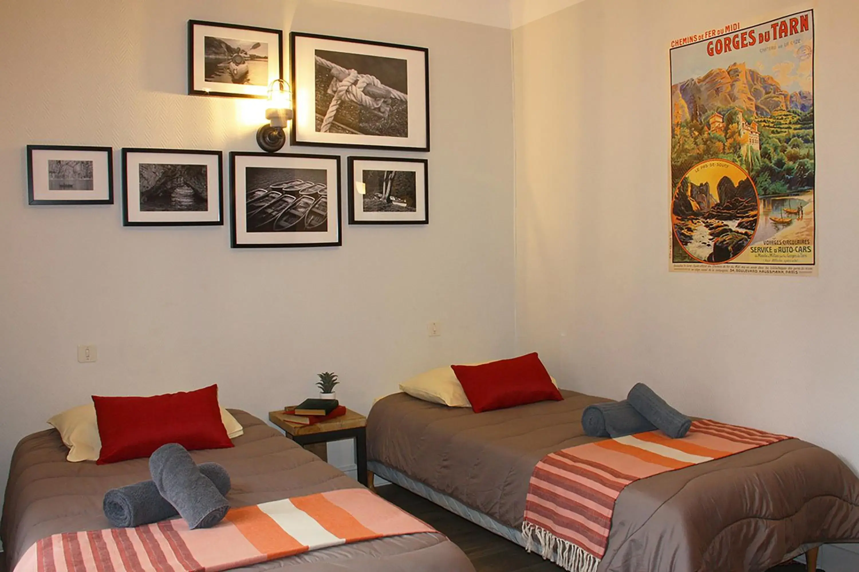 Twin Room in Hôtel des Bateliers Twin Room in Hôtel des Bateliers