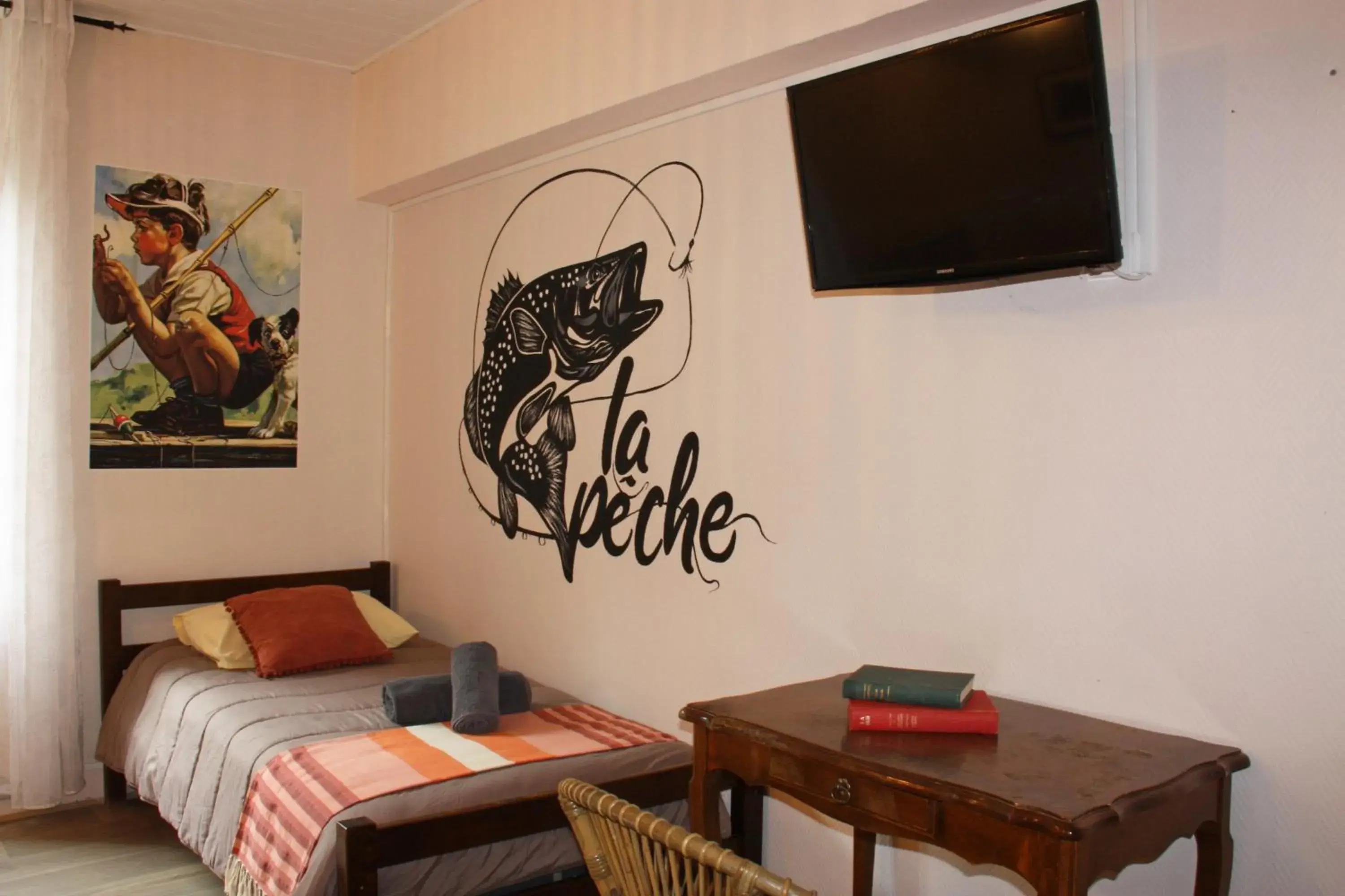 Twin Room - Disability Access in Hôtel des Bateliers Twin Room - Disability Access in Hôtel des Bateliers