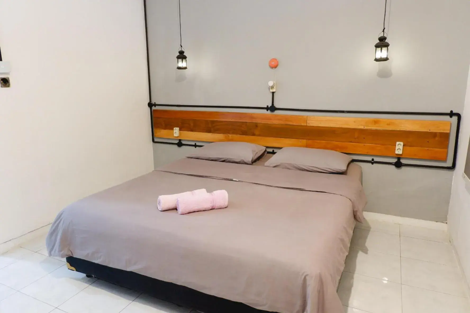 Standard Double Room with Private Bathroom - single occupancy in Buton Backpacker Lodge Standard Double Room with Private Bathroom - single occupancy in Buton Backpacker Lodge