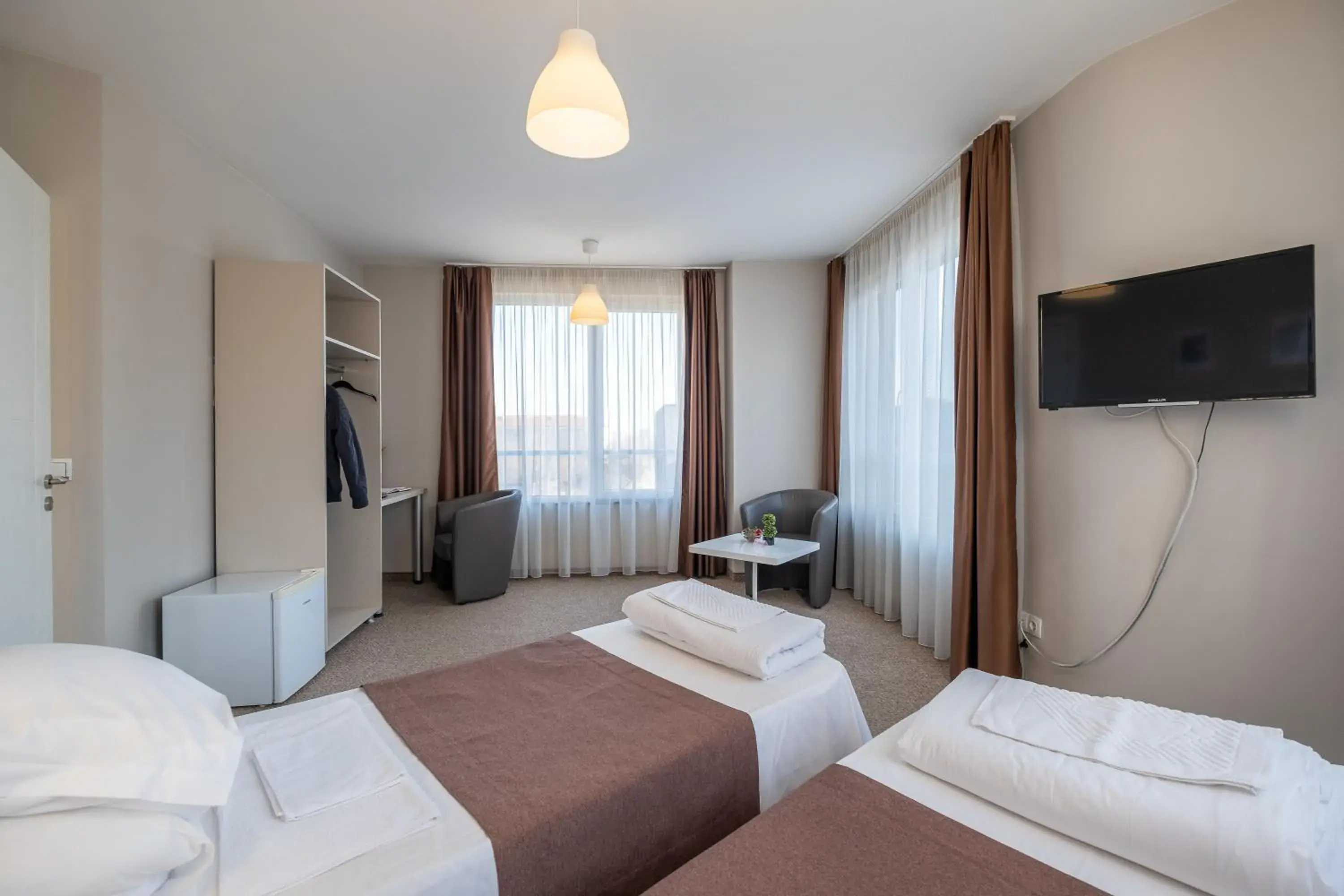 Family Room with Mountain View in Blue Label Apart House Family Room with Mountain View in Blue Label Apart House