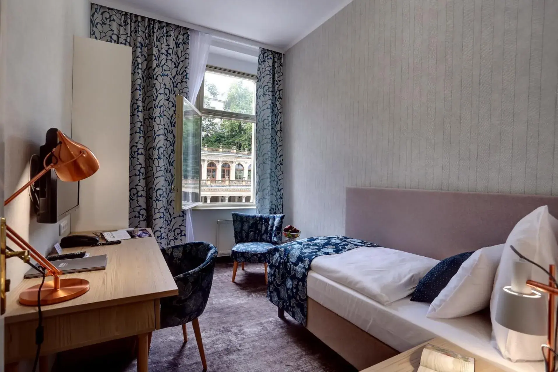 Comfort Single Room with Colonnade View in ASTORIA Hotel & Medical Spa Comfort Single Room with Colonnade View in ASTORIA Hotel & Medical Spa