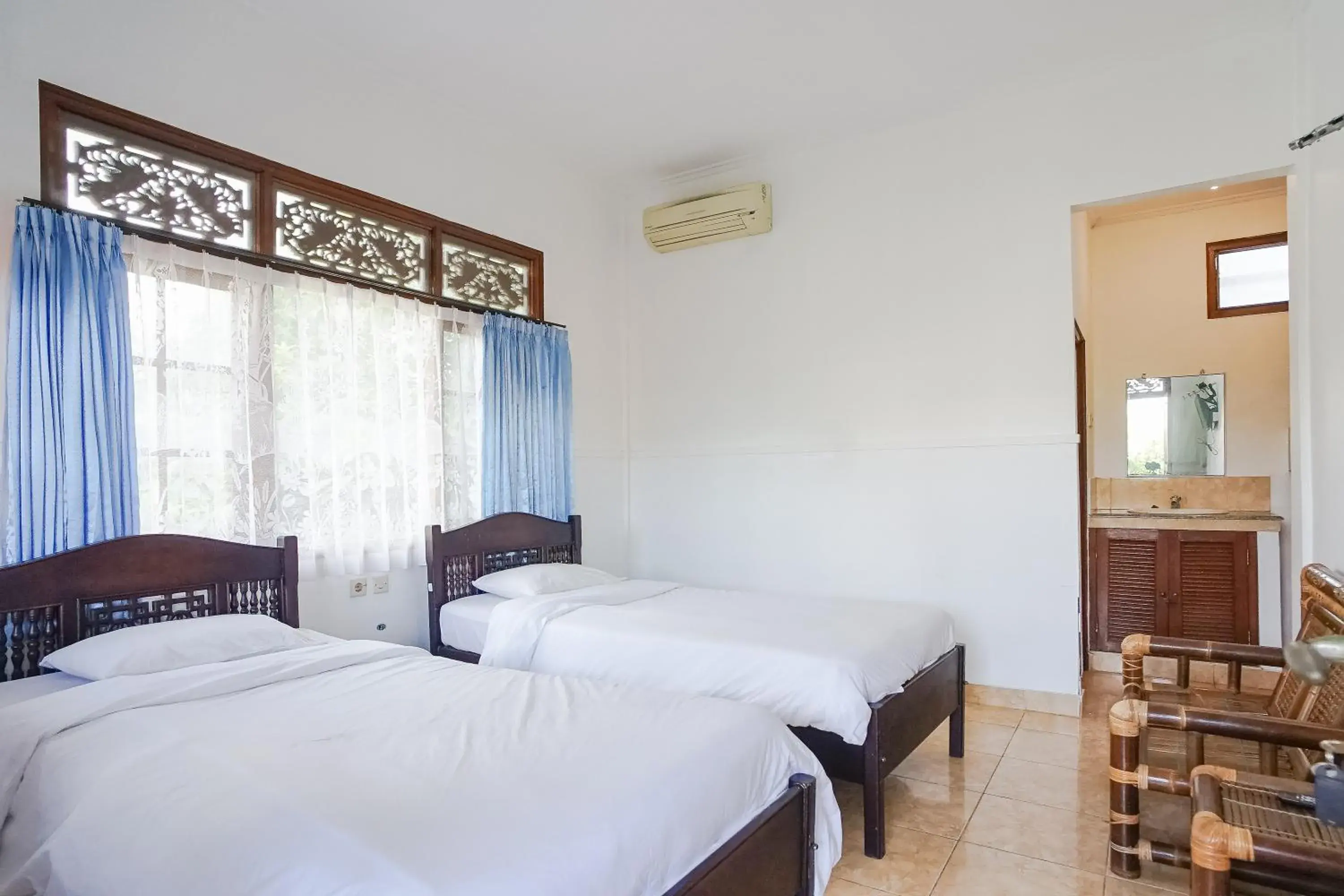 Standard Twin Room in Indopurejoy House - Komala Indah Cottages Standard Twin Room in Indopurejoy House - Komala Indah Cottages