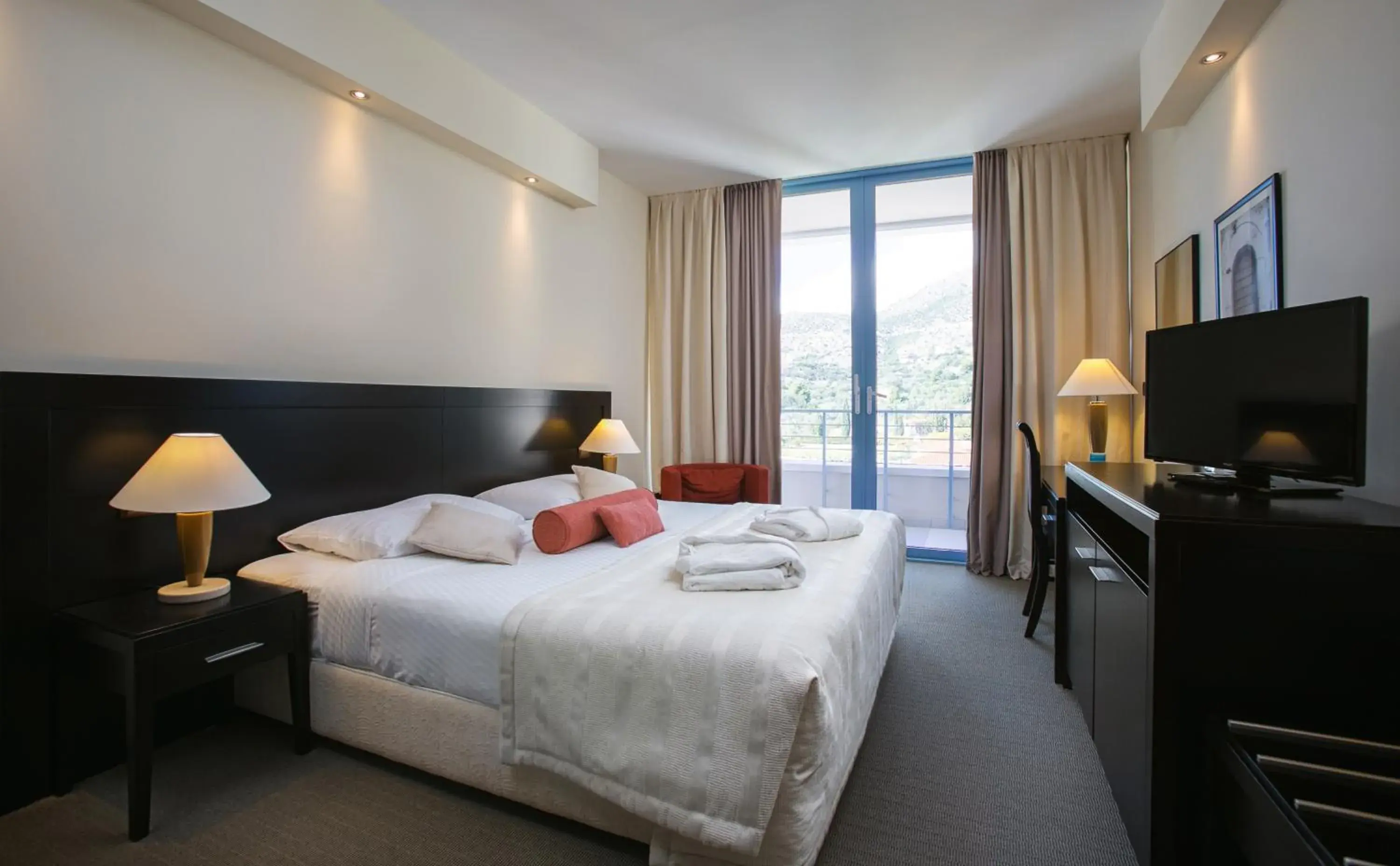 Two-Bedroom Suite with Sea View in Admiral Grand Hotel Two-Bedroom Suite with Sea View in Admiral Grand Hotel