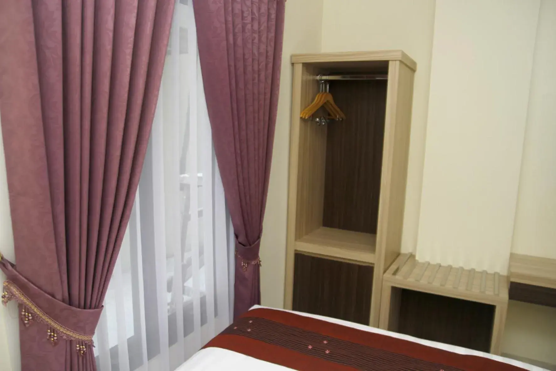 Superior Double Room in Hersya Front One Inn Surabaya Superior Double Room in Hersya Front One Inn Surabaya
