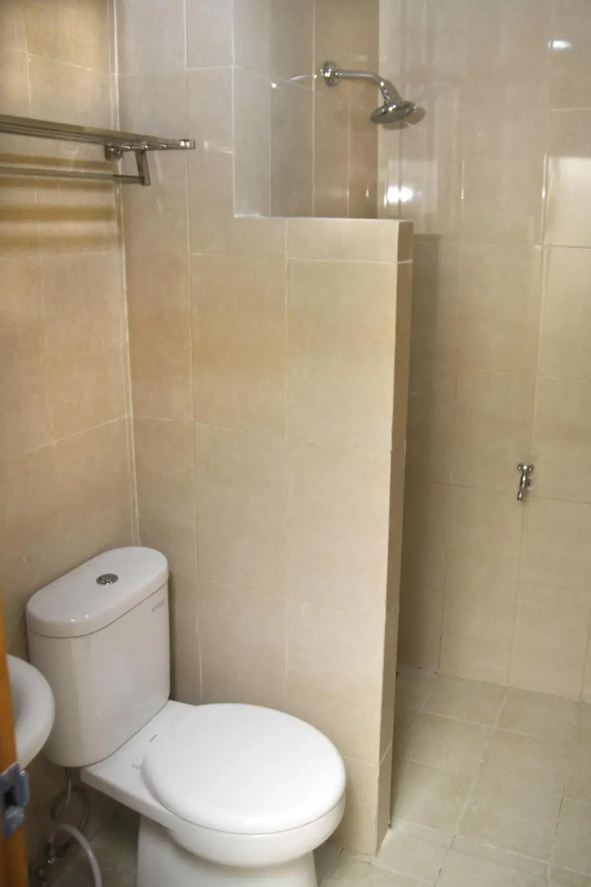 Deluxe Double Room in Hersya Front One Inn Surabaya Deluxe Double Room in Hersya Front One Inn Surabaya